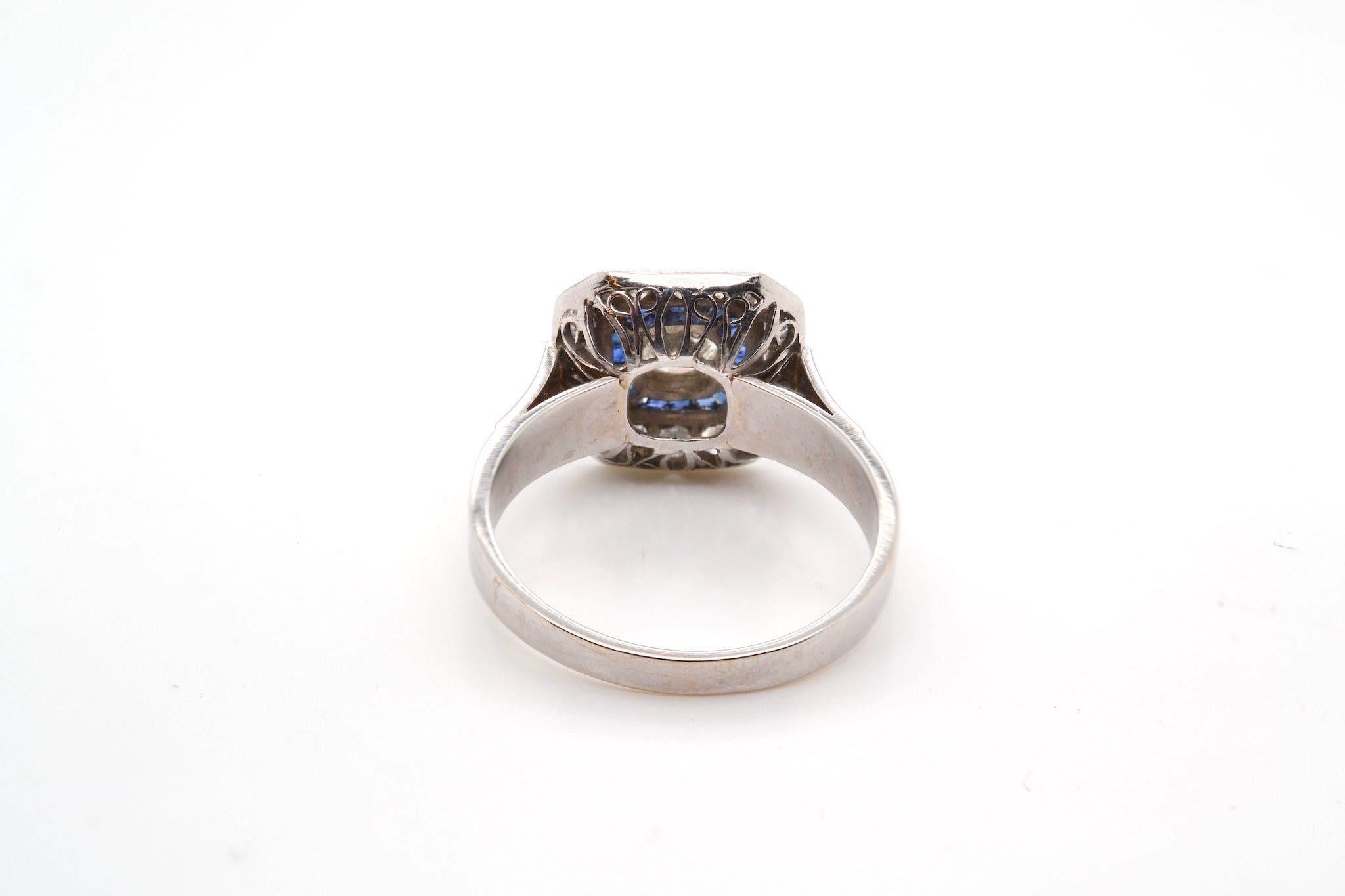 0.30 carat central diamond ring with 16 diamonds In Good Condition For Sale In PARIS, FR