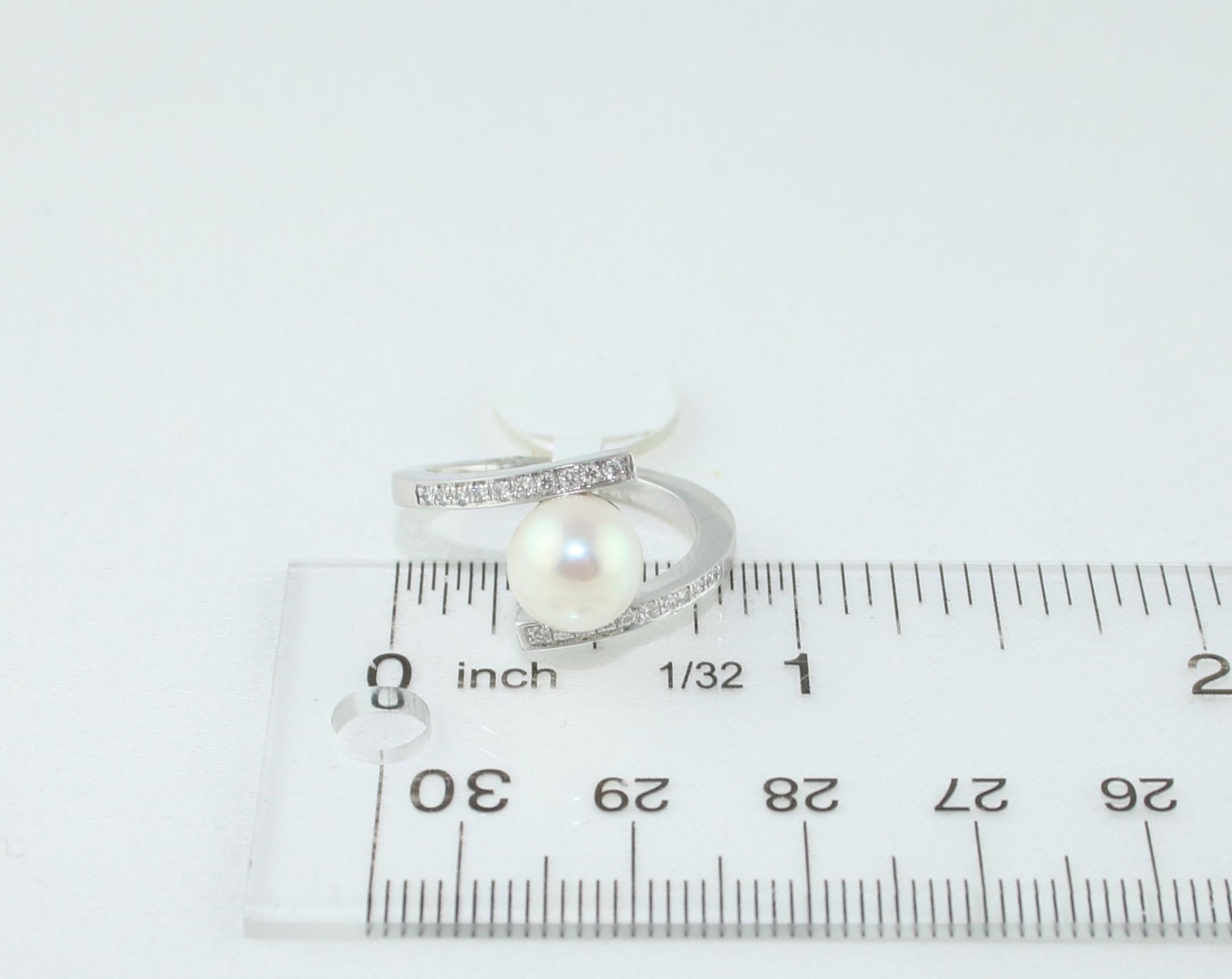 0.30 Carat Diamond and Pearl Bypass Gold Ring For Sale 2