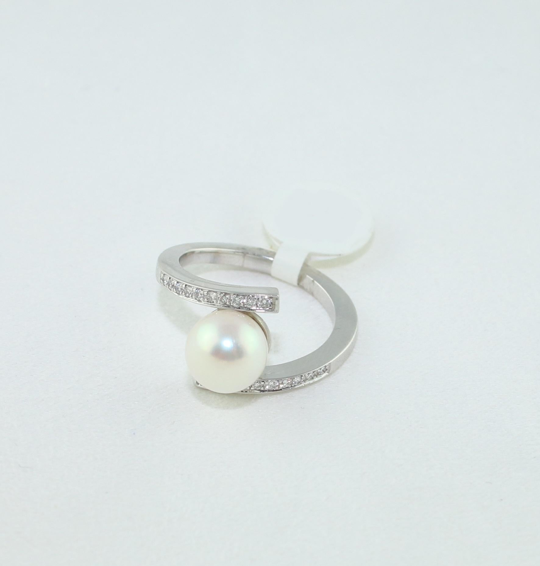 0.30 Carat Diamond and Pearl Bypass Gold Ring For Sale 3