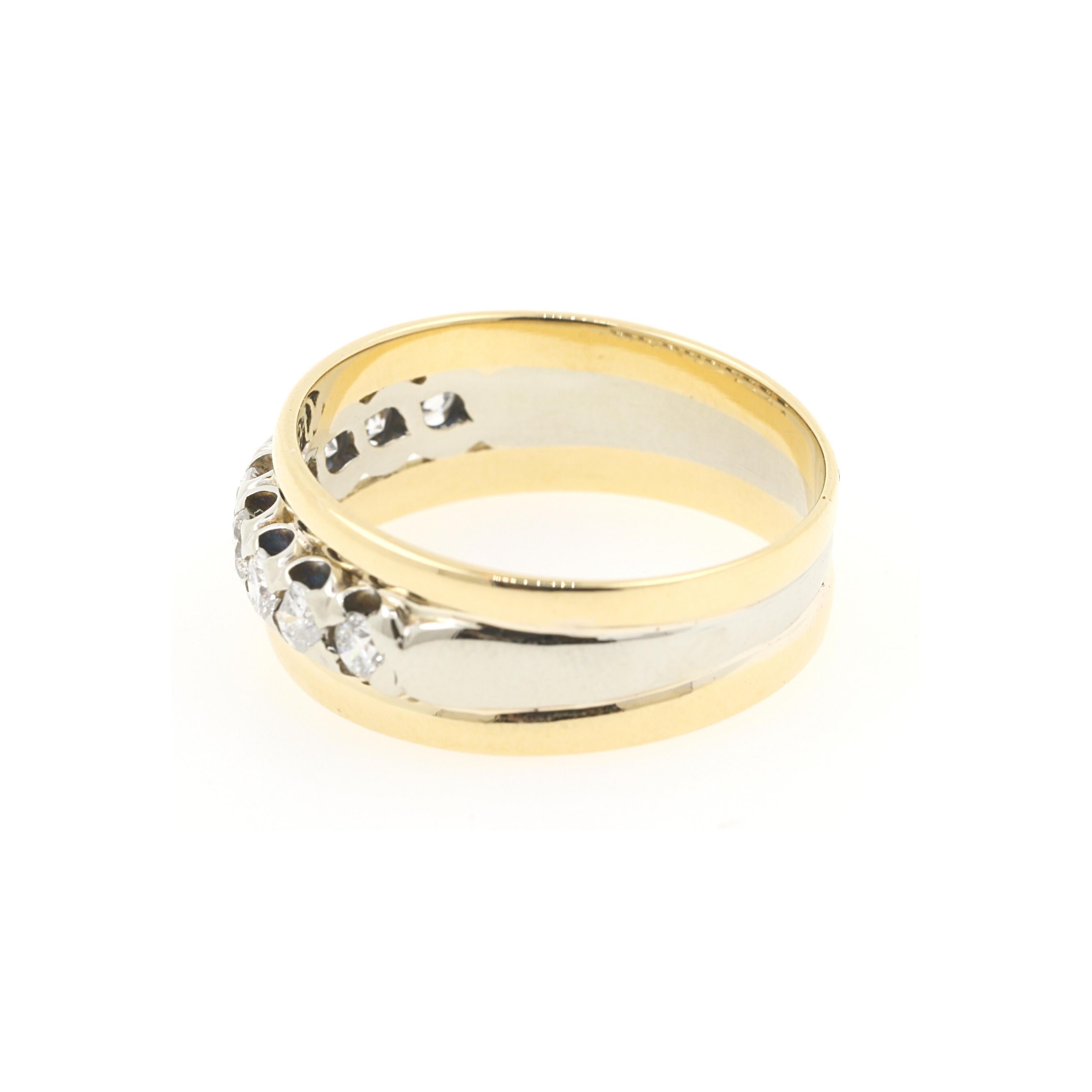 0.30 Carat Diamonds on 18 Karat Yellow and White Gold Wedding Band In Good Condition In Crema, Cremona