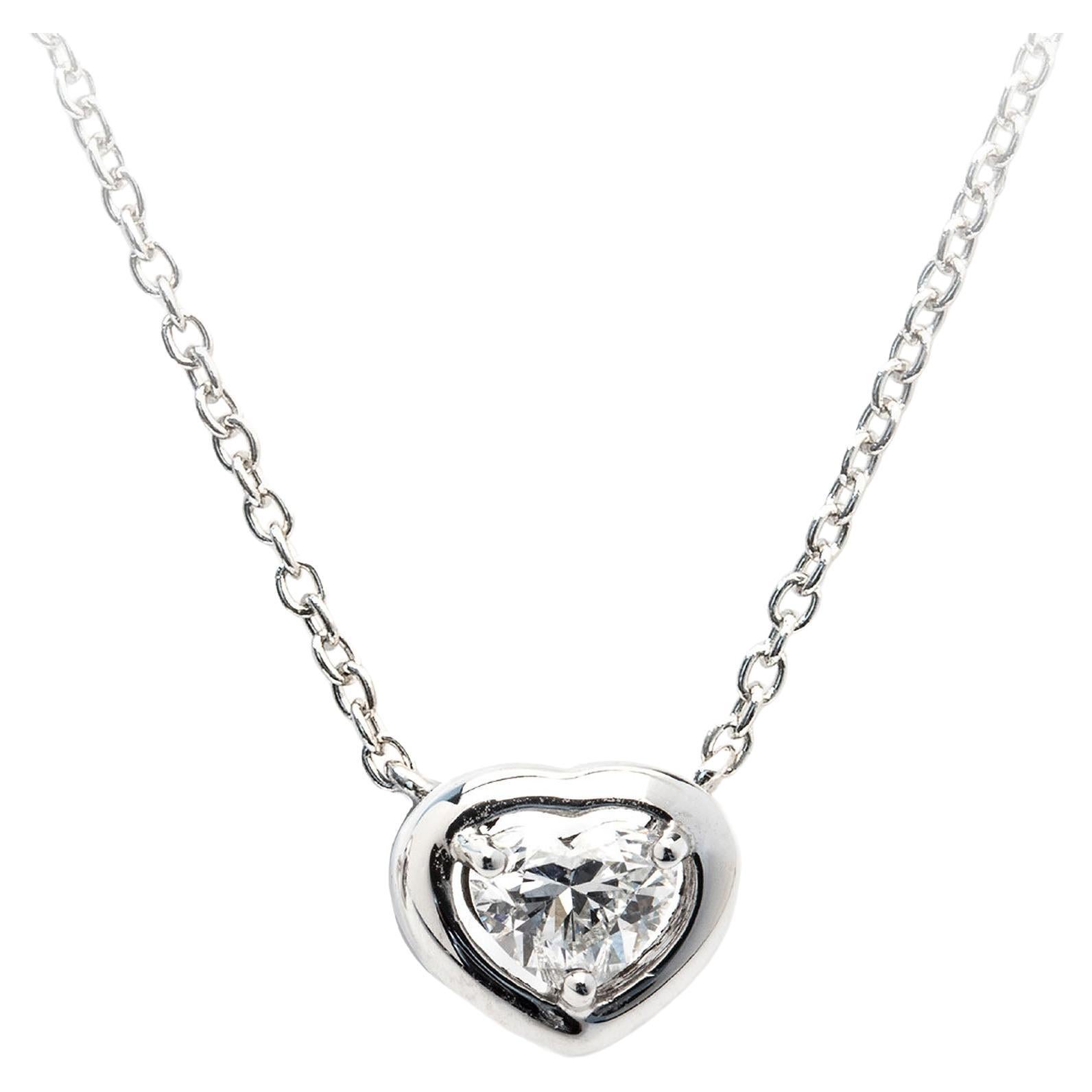 0.30 Carat E-F Color VS Diamond Heart 18K White Gold Chaine Pendant For Sale