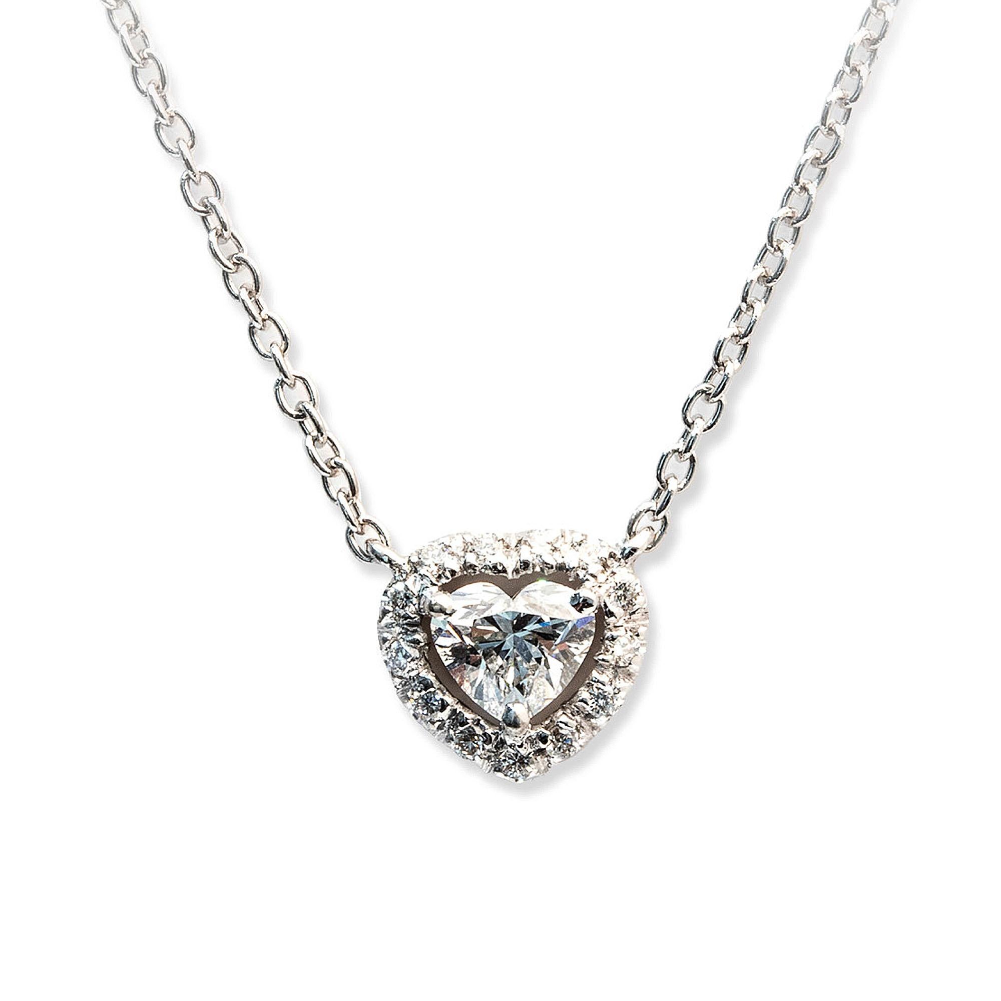 0.30 Carat E-F Color VS Diamond Heart Halo 18K White Gold Chaine Pendant For Sale