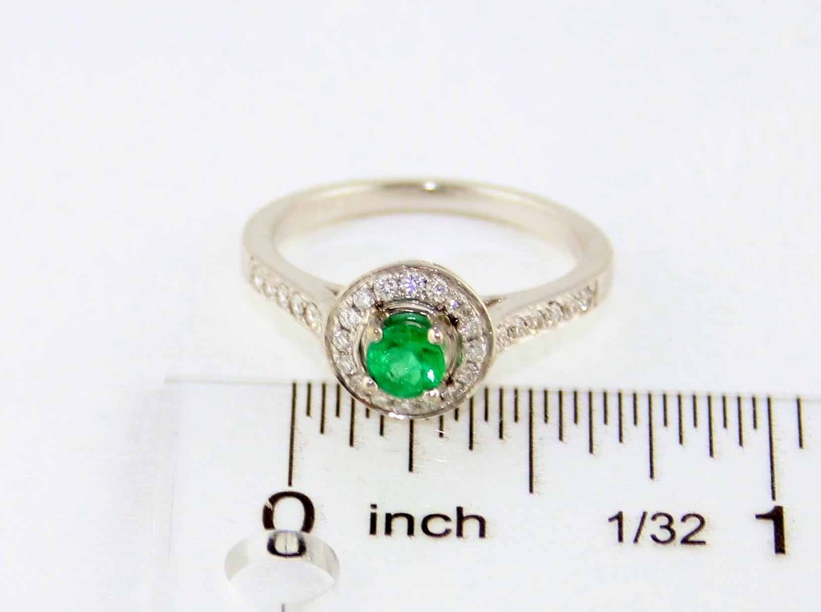 0.30 Carat Emerald Diamond Gold Ring In New Condition For Sale In New York, NY