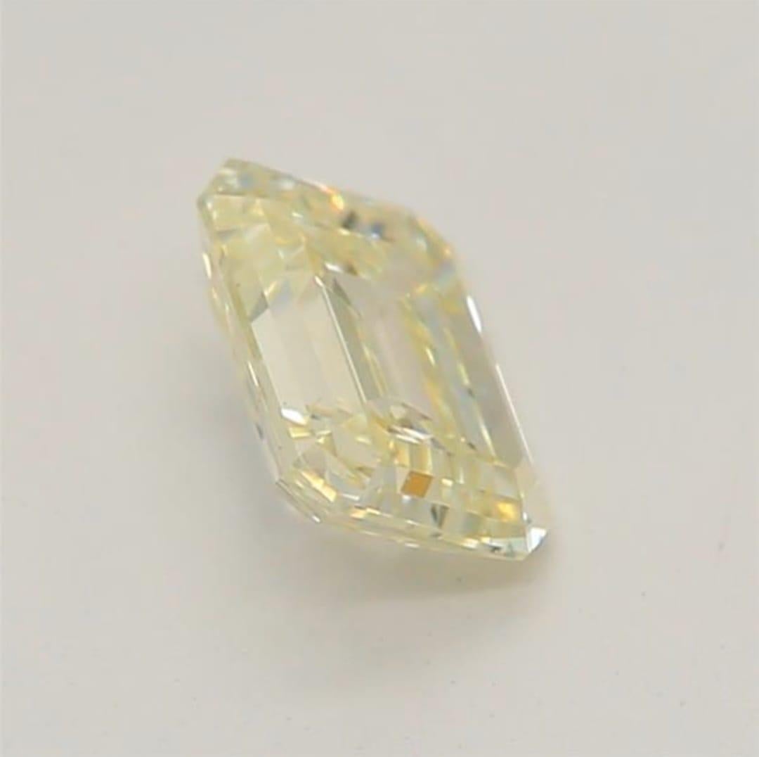 Emerald Cut 0.30 Carat Emerald shaped diamond VS1 Clarity GIA Certified For Sale