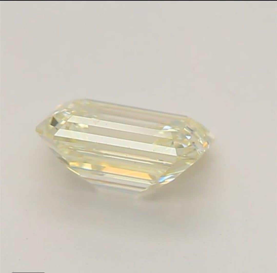 Women's or Men's 0.30 Carat Emerald shaped diamond VS1 Clarity GIA Certified For Sale
