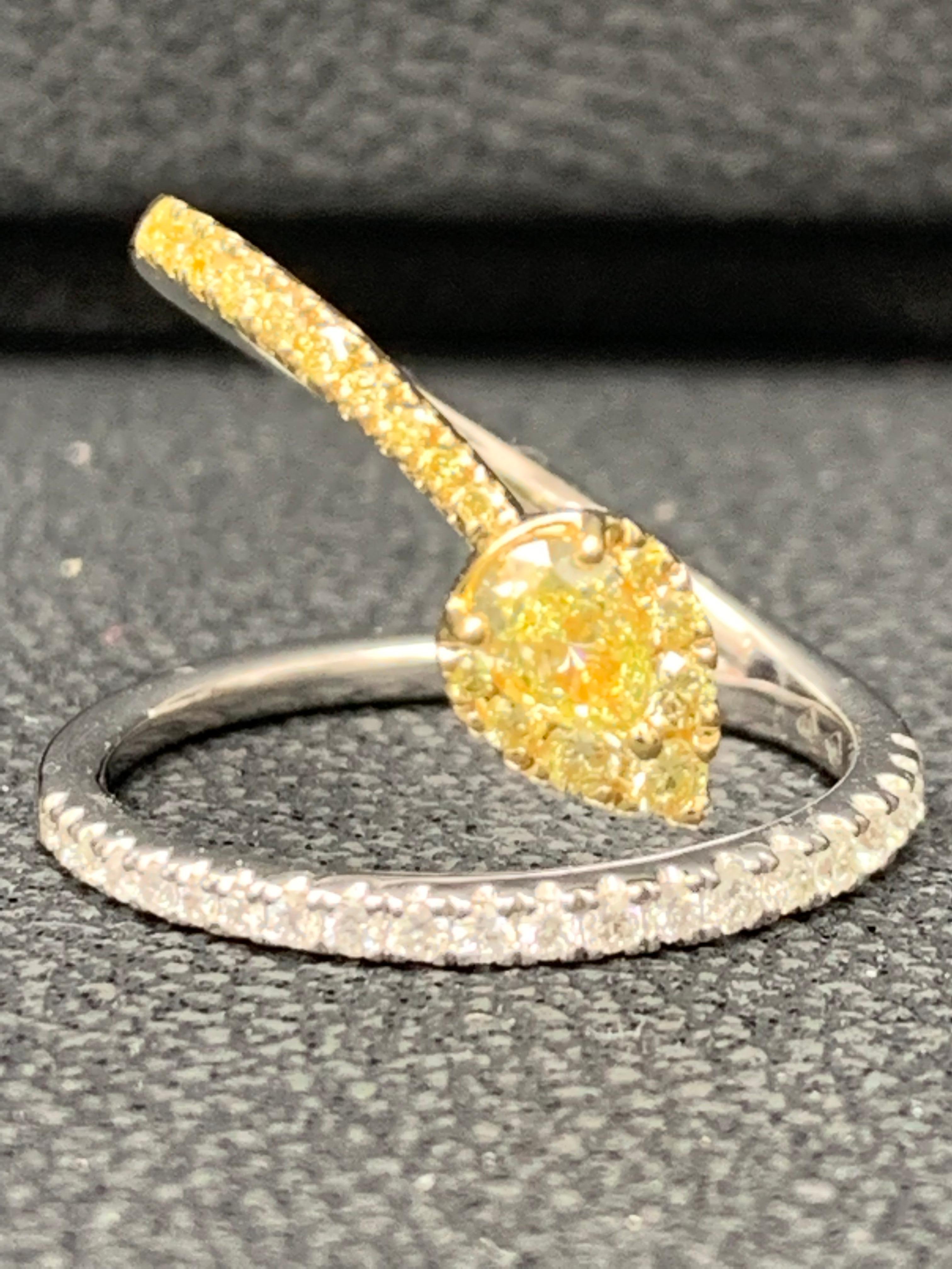 0.30 Carat Pear Shape Yellow Diamond Ring in 18K Mix Gold For Sale 2
