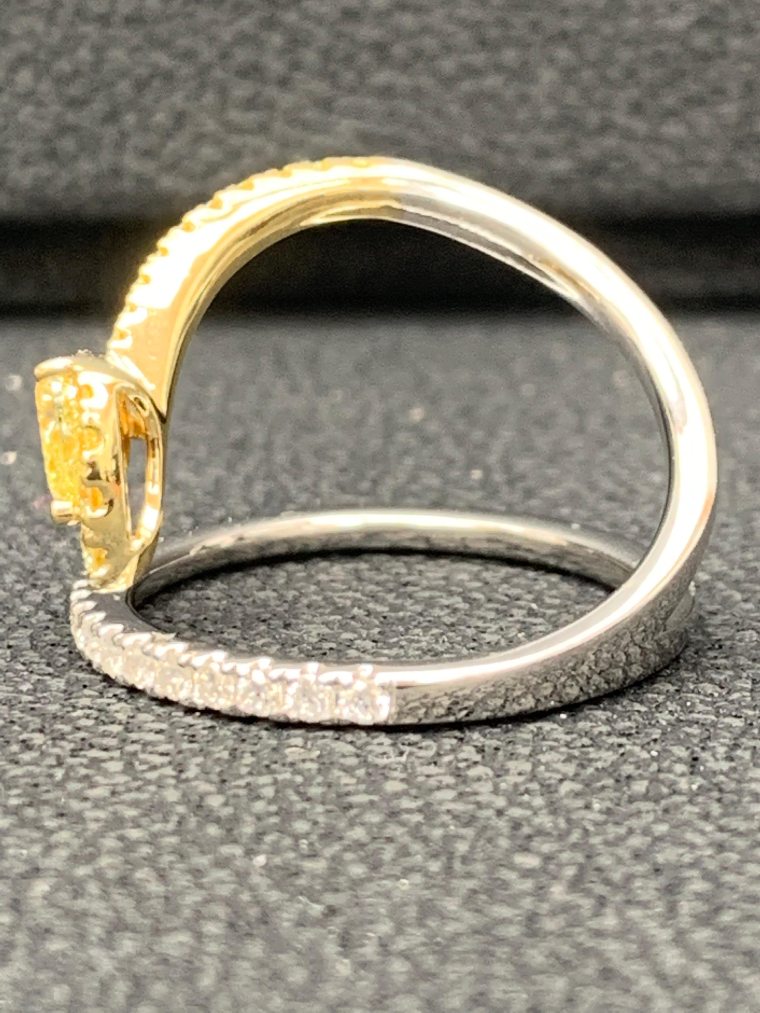 0.30 Carat Pear Shape Yellow Diamond Ring in 18K Mix Gold For Sale 3