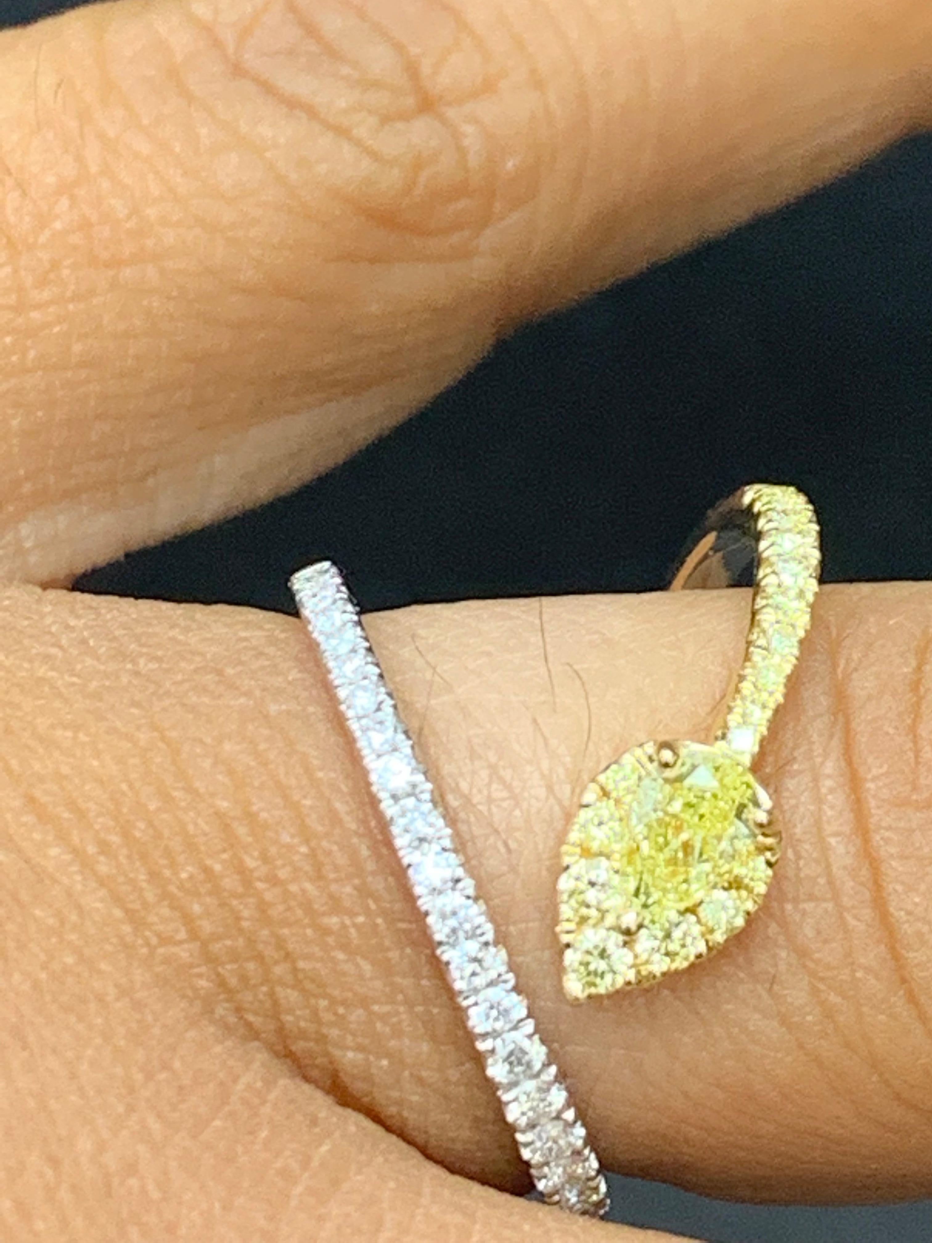 0.30 Carat Pear Shape Yellow Diamond Ring in 18K Mix Gold For Sale 1