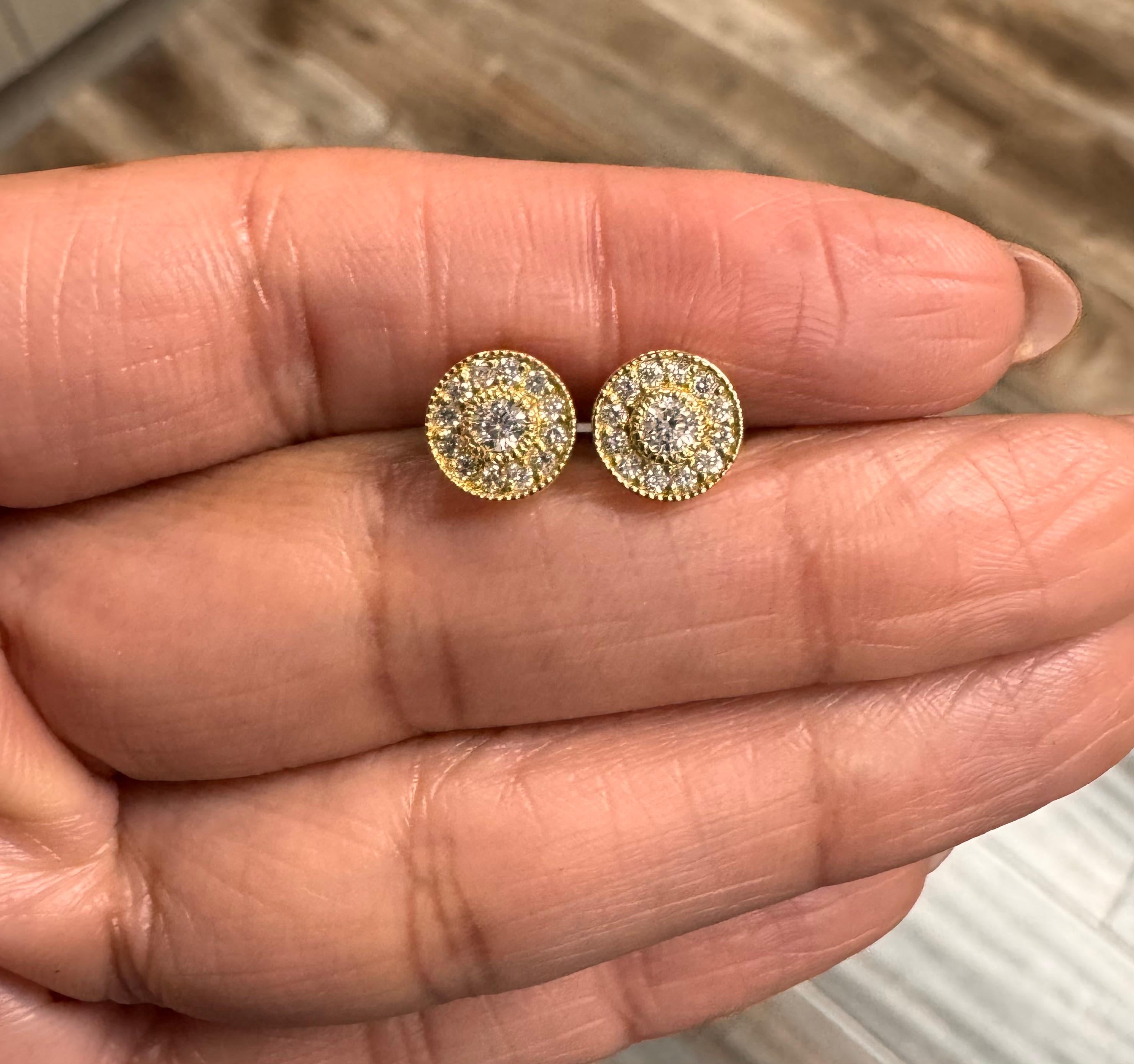 Pendientes de oro amarillo de 14 quilates con diamante natural de corte redondo de 0,30 quilates en venta 3