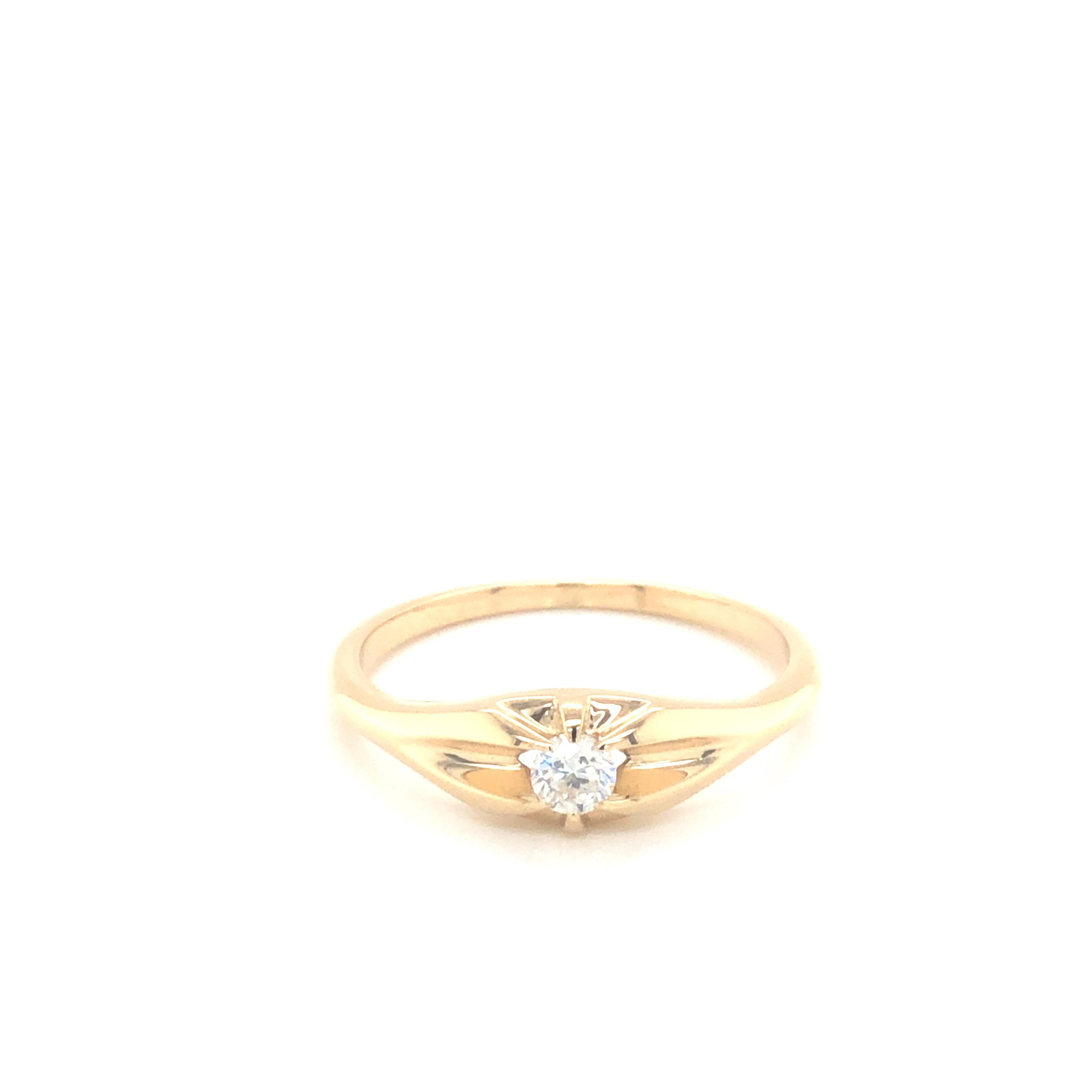 Tresor Paris 0.30 Carat Round White Diamond 18 KT Gold Claw Set Band Signet Ring For Sale 3
