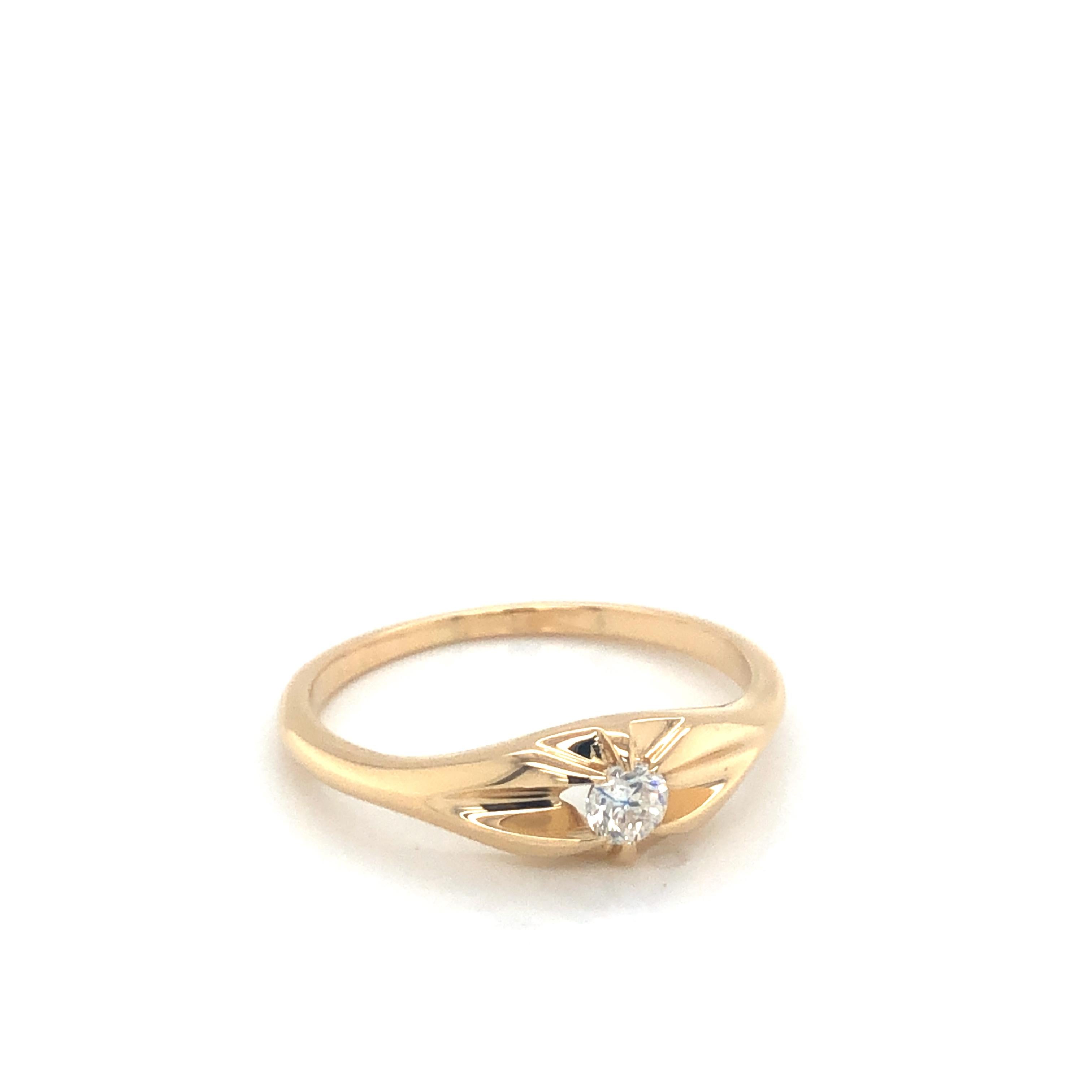 Tresor Paris 0.30 Carat Round White Diamond 18 KT Gold Claw Set Band Signet Ring For Sale 5