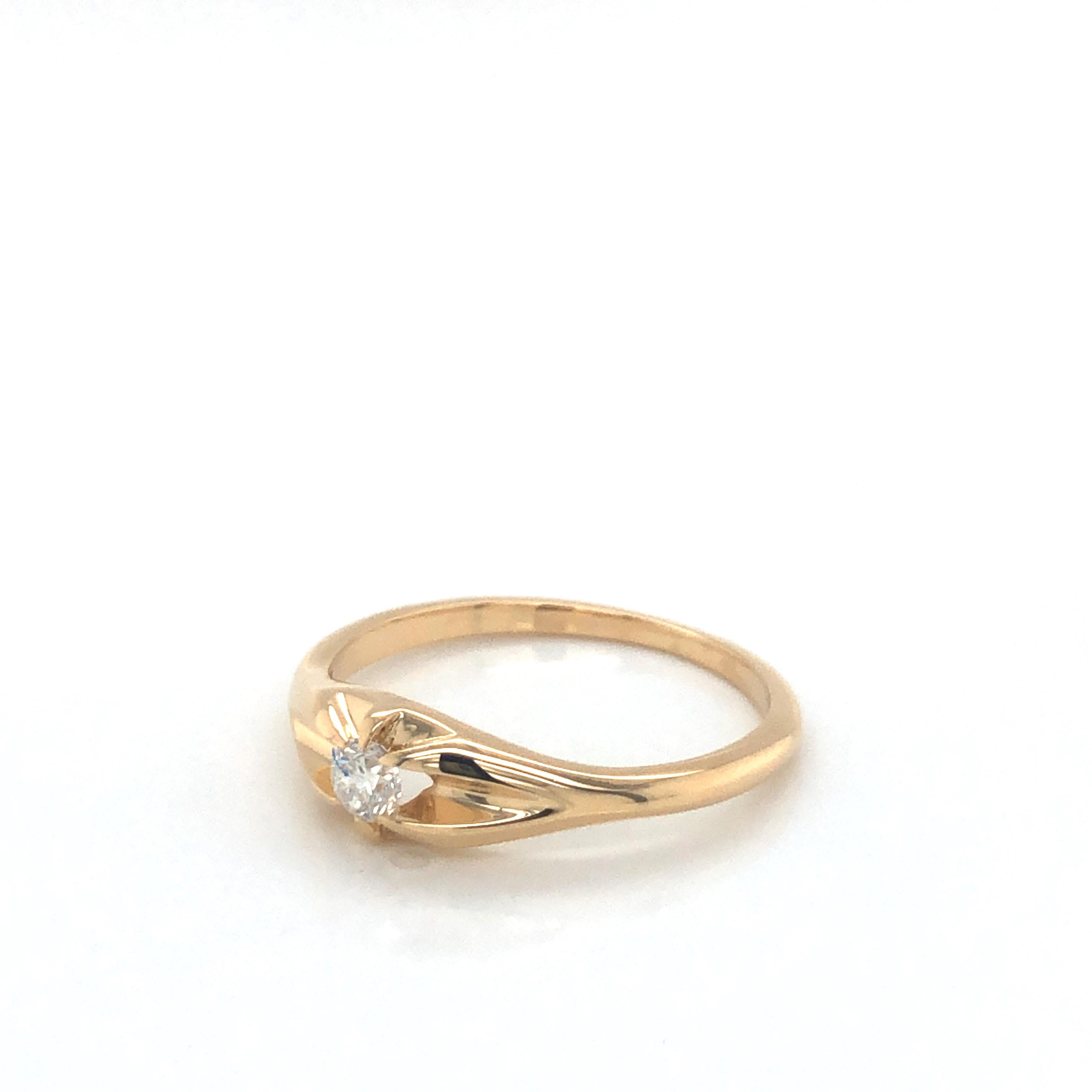 Round Cut Tresor Paris 0.30 Carat Round White Diamond 18 KT Gold Claw Set Band Signet Ring For Sale
