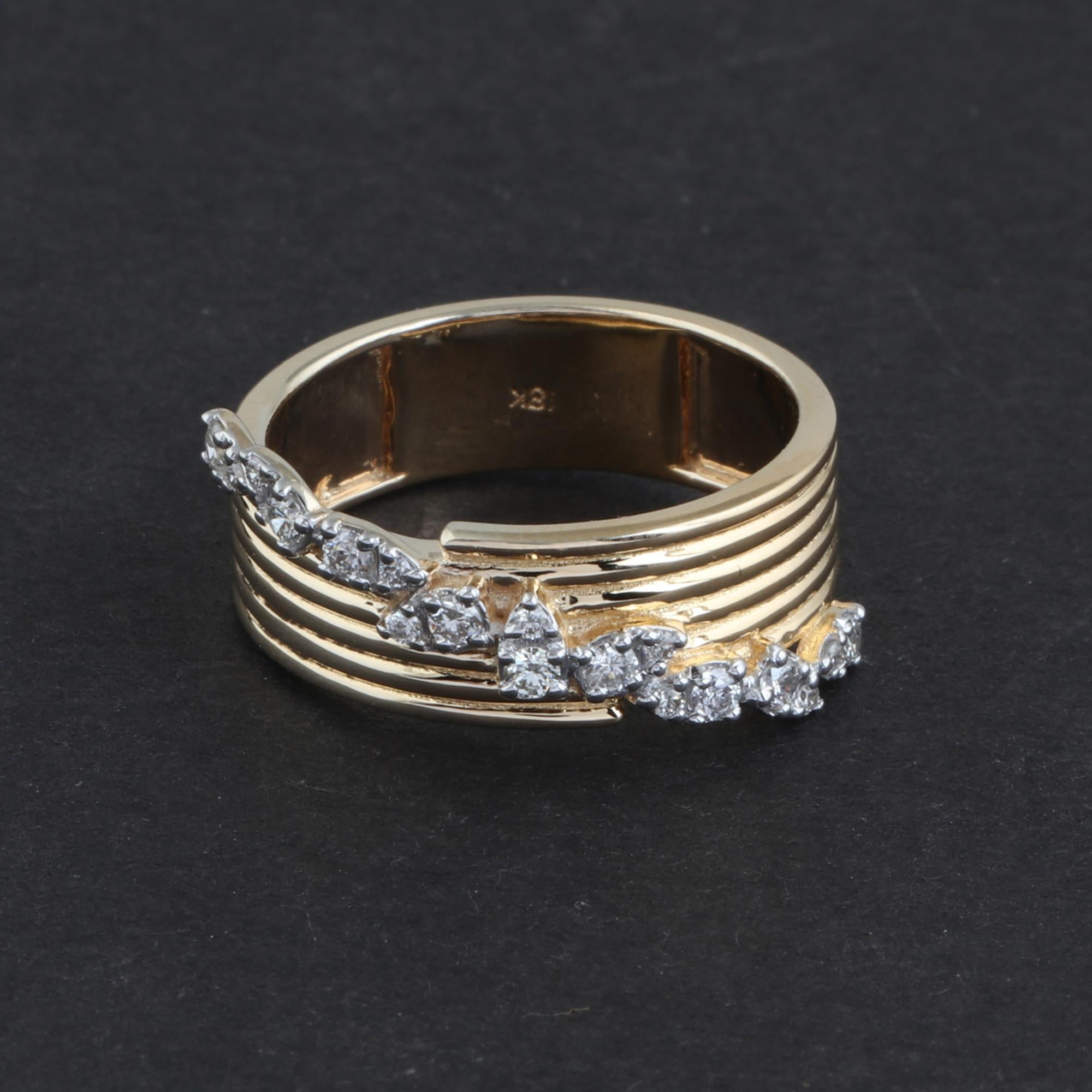 Modern 0.30 Carat SI Clarity HI Color Diamond Band Ring 18 Karat Yellow Gold Jewelry For Sale