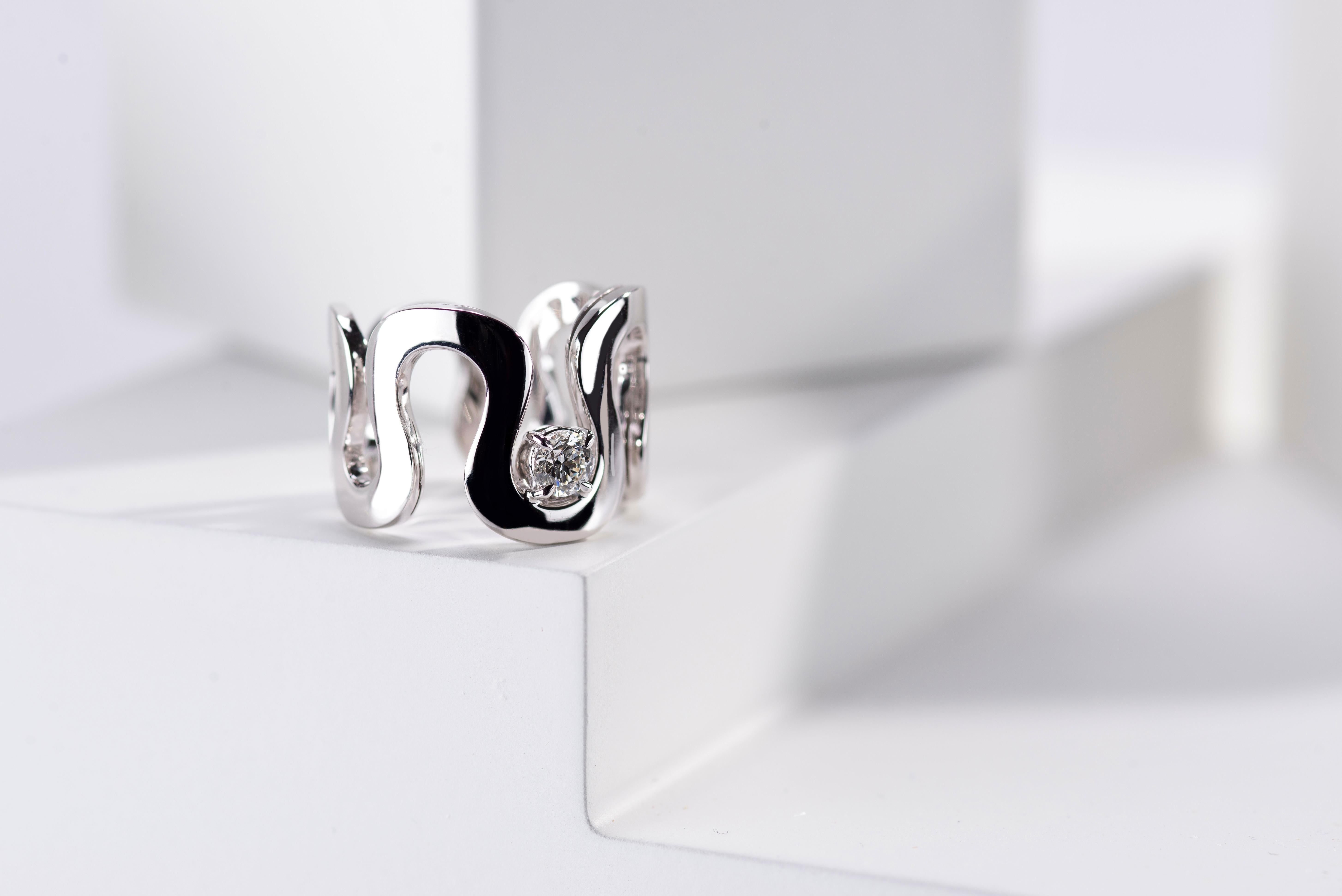 0.30 Carat White Diamond G Color VS1 Unisex 18k Gold Band Design Ring For Sale 4