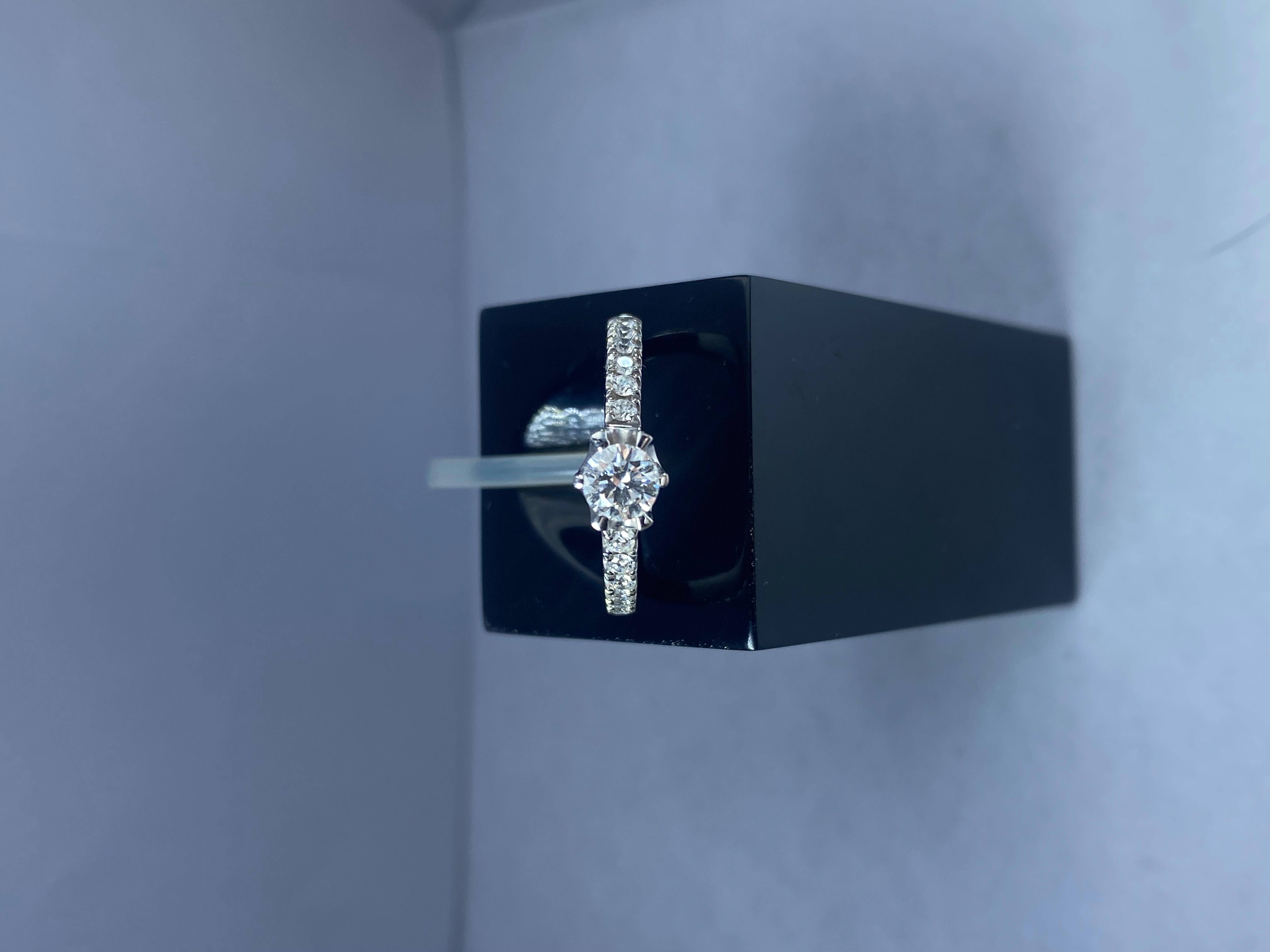Bague de diamants blancs de 0,30 carat de pureté certifiée GIA Unisexe en vente