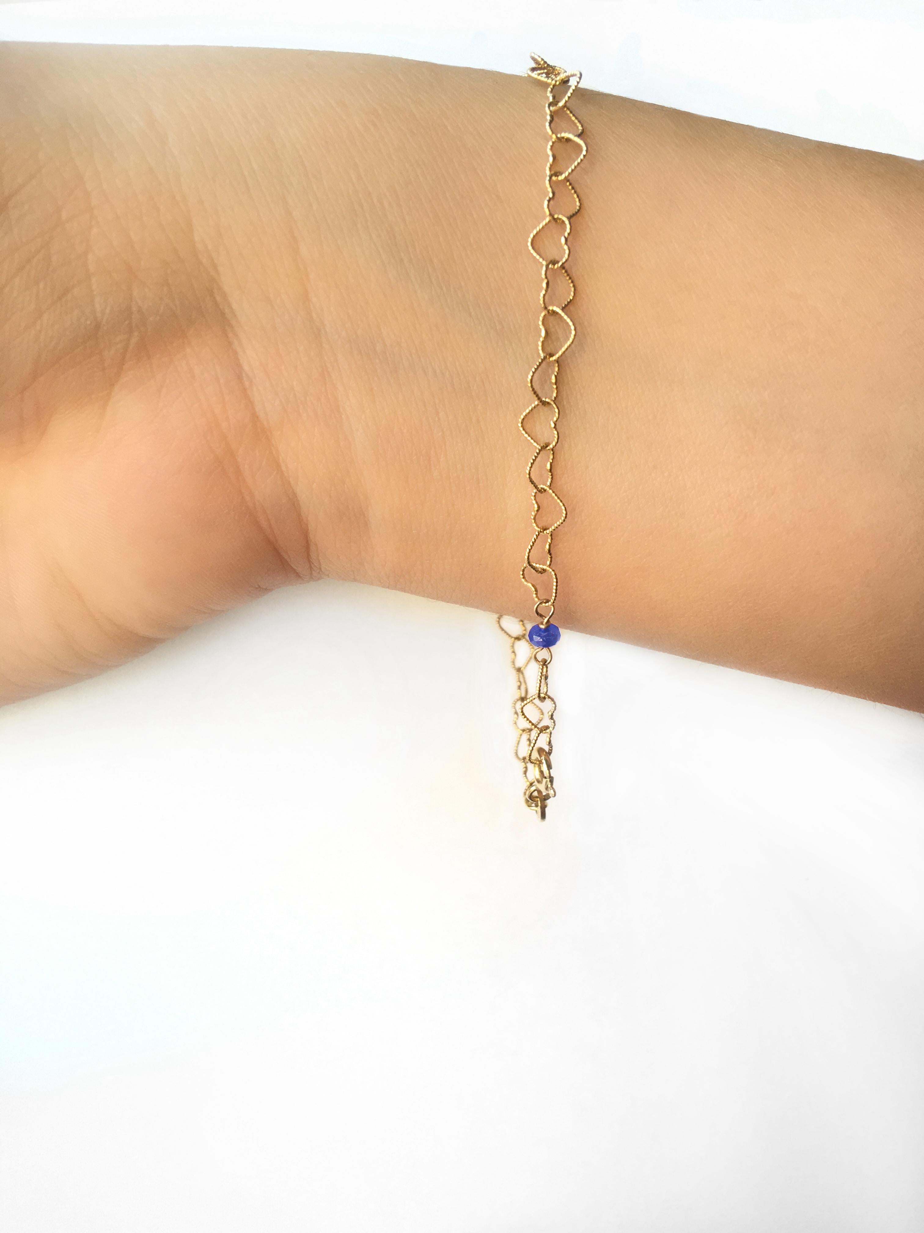 0.30 Carats Sapphires Romantic Style 18 Karat Yellow Gold Hearts Unisex Bracelet In New Condition For Sale In Rome, IT
