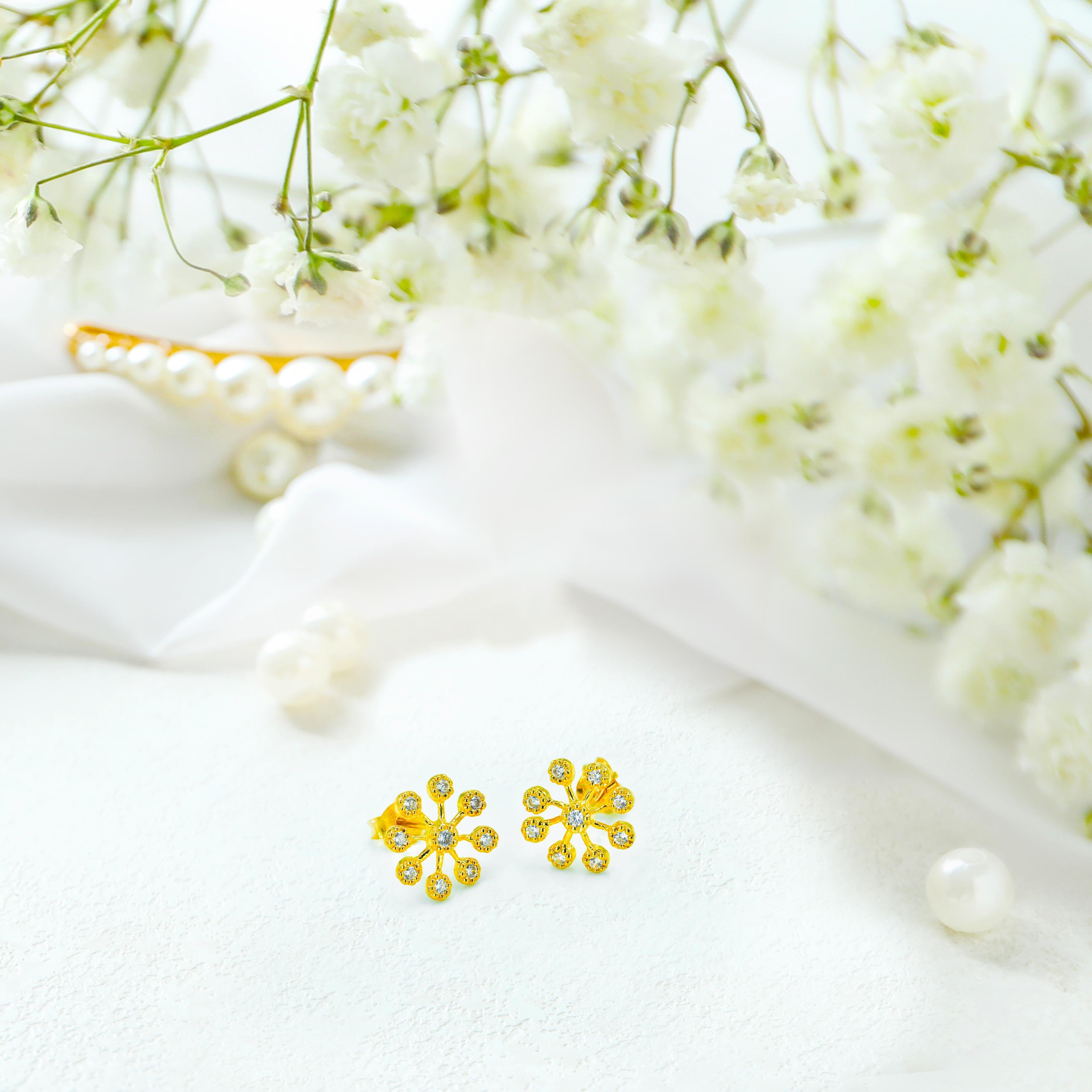 0.30ct Diamond Flower Bezel Earrings in 14k Gold In New Condition For Sale In Bangkok, TH