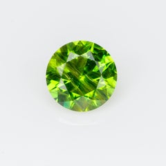 0,30 ct, Facettierter russischer Demantoid-Granat mit Bissolith-Einschlüssen
