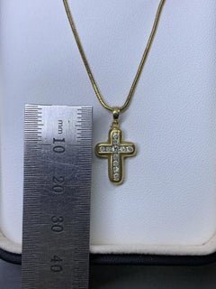0.30ct Diamond chunky cross pendant necklace in 18ct yellow gold