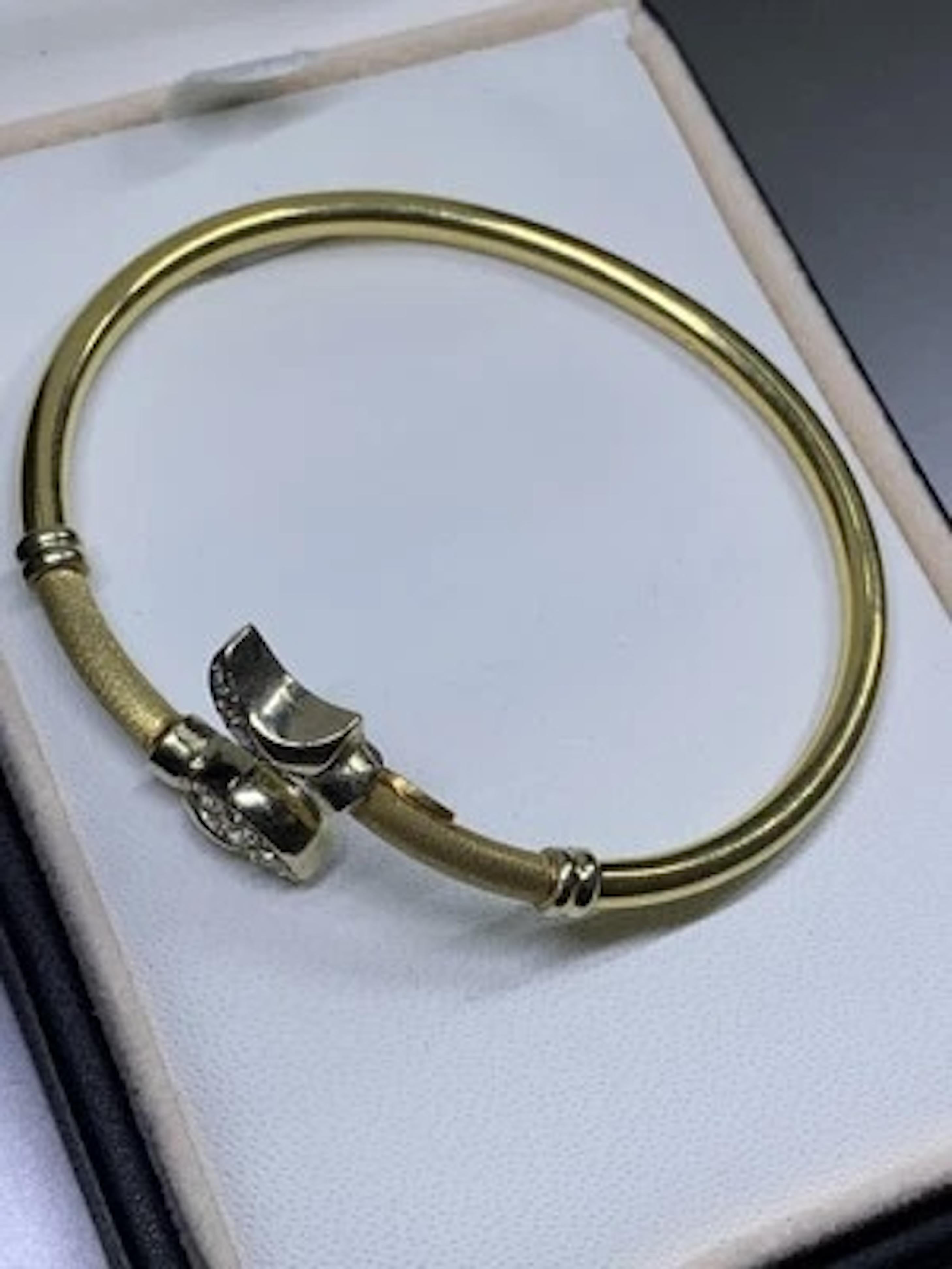 Round Cut 0.30ct Diamond Moon Chunky Bangle Bracelet 18ct Yellow Gold 6 Inches 9.0g For Sale