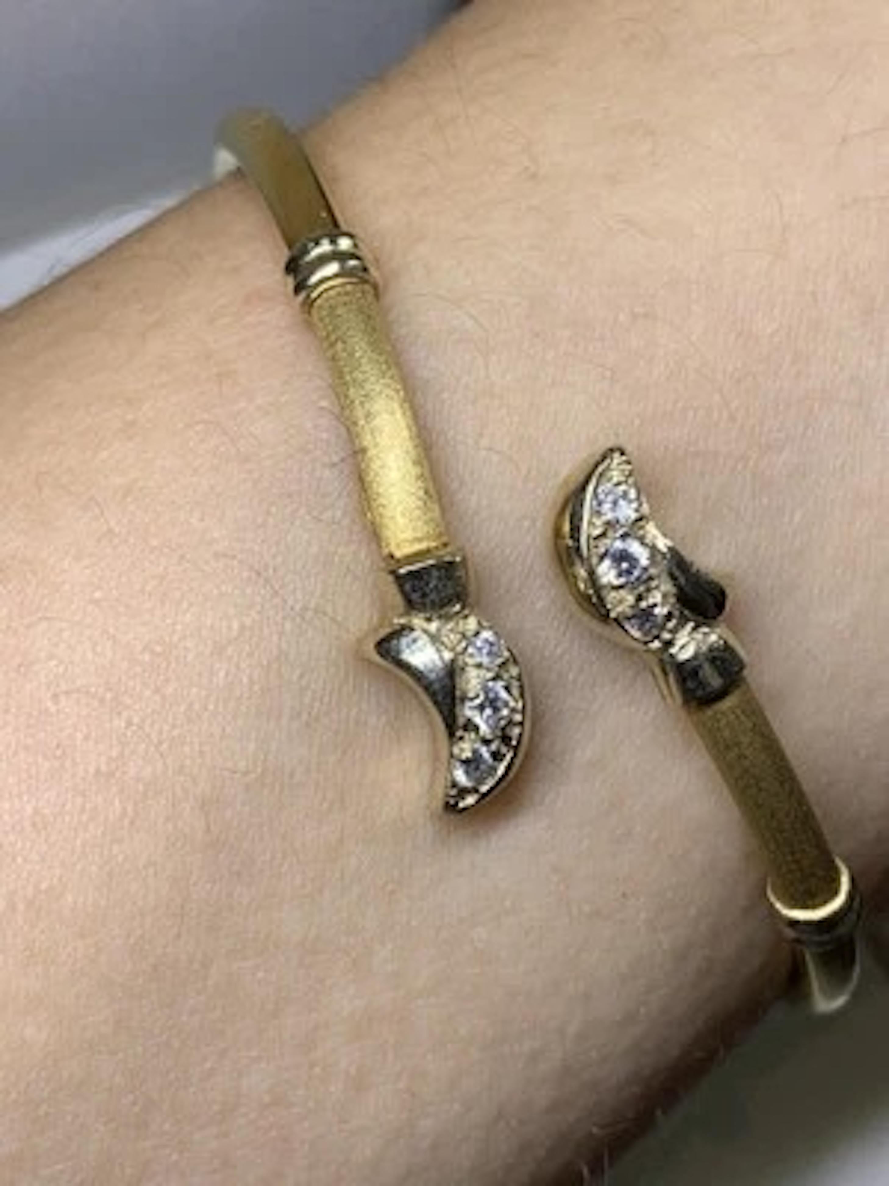 0.30ct Diamond Moon Chunky Bangle Bracelet 18ct Yellow Gold 6 Inches 9.0g In New Condition For Sale In London, GB