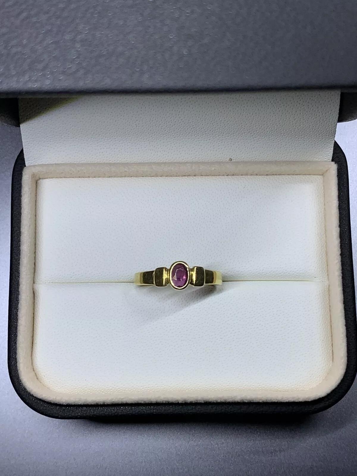 Oval Cut 0.30ct Ruby Antique trilogy Engagement Ring 18ct Yellow Gold For Sale
