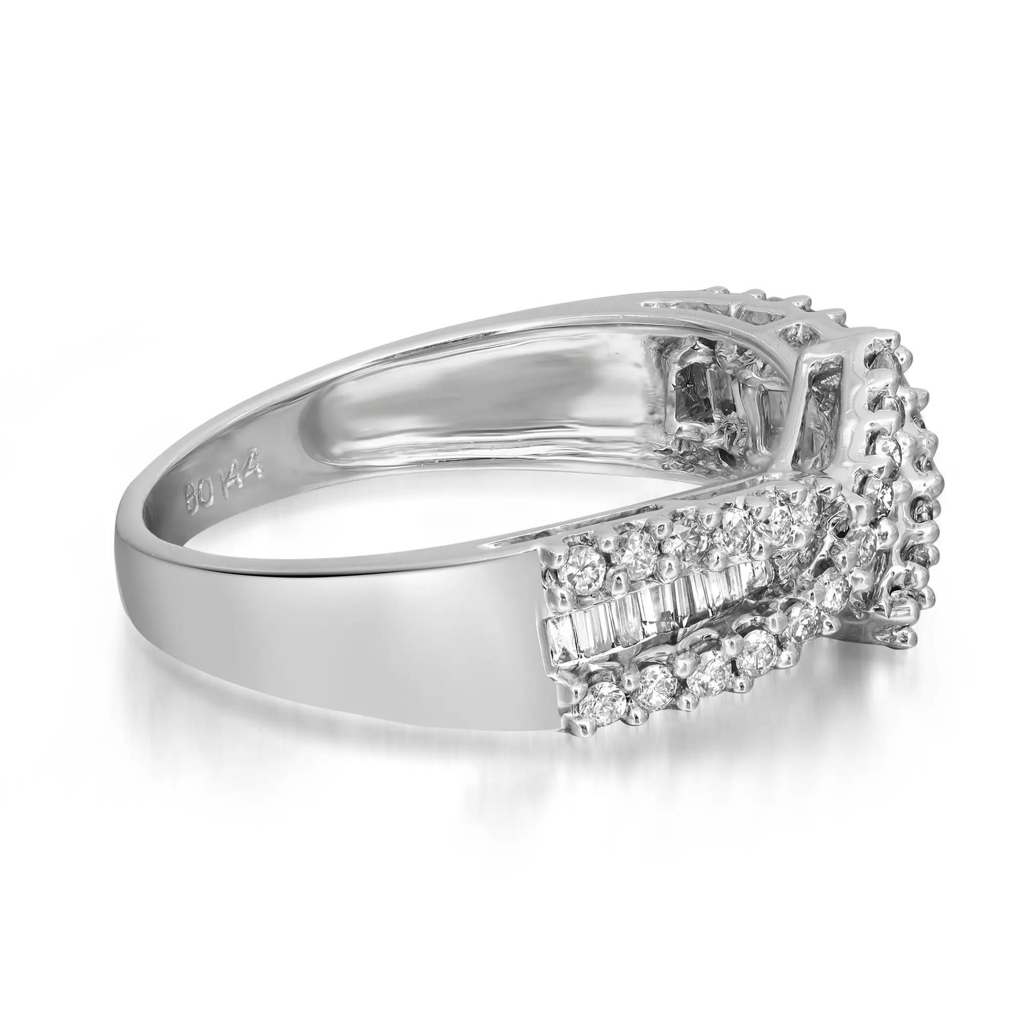 Modern 0.30Cttw Baguette & 0.35Cttw Round Diamond Ladies Ring 14K White Gold Size 7.75 For Sale