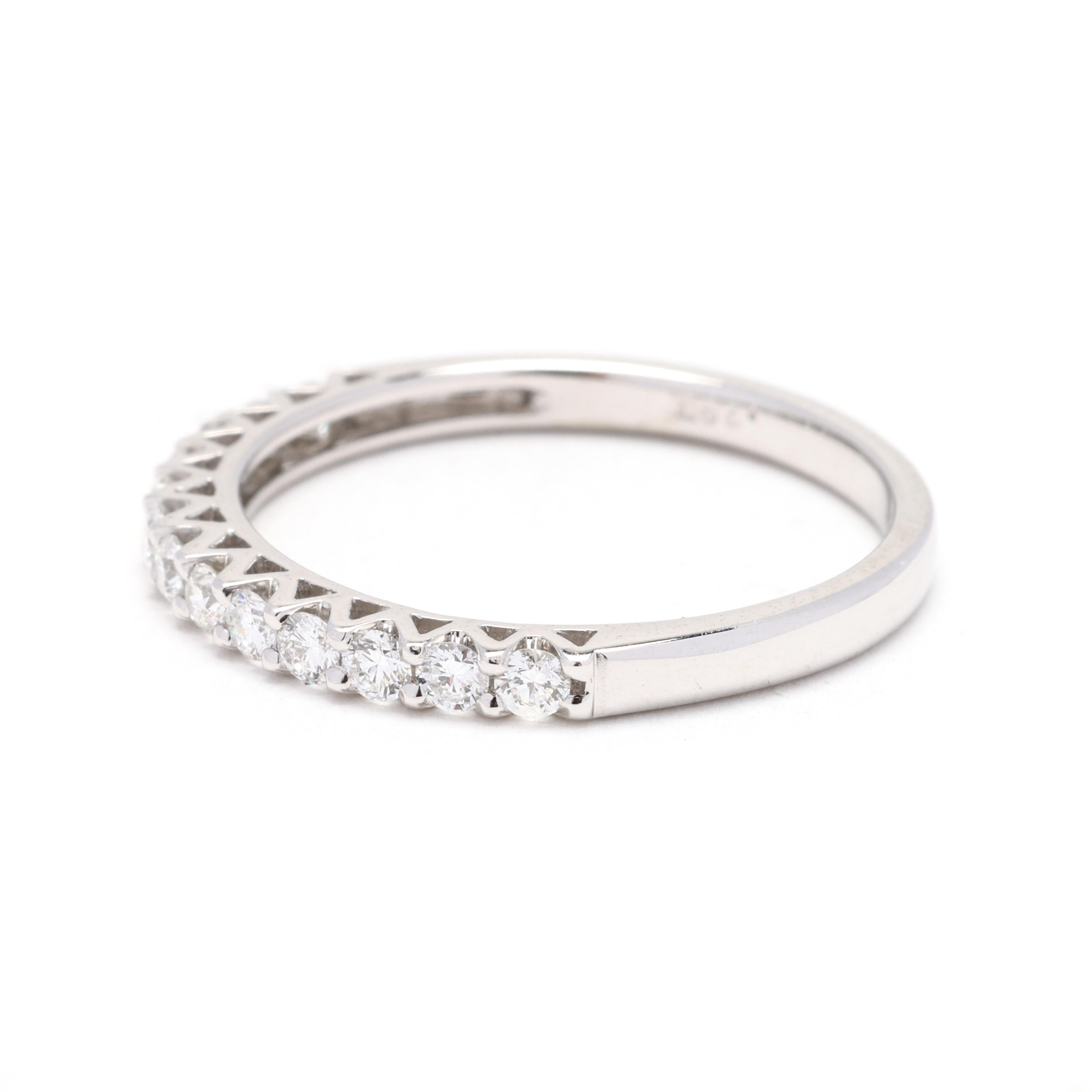 Anillo de diamantes de 0,30 ctw, oro blanco de 14k, tamaño del anillo 5,5, alianza de boda en Bueno estado para la venta en McLeansville, NC