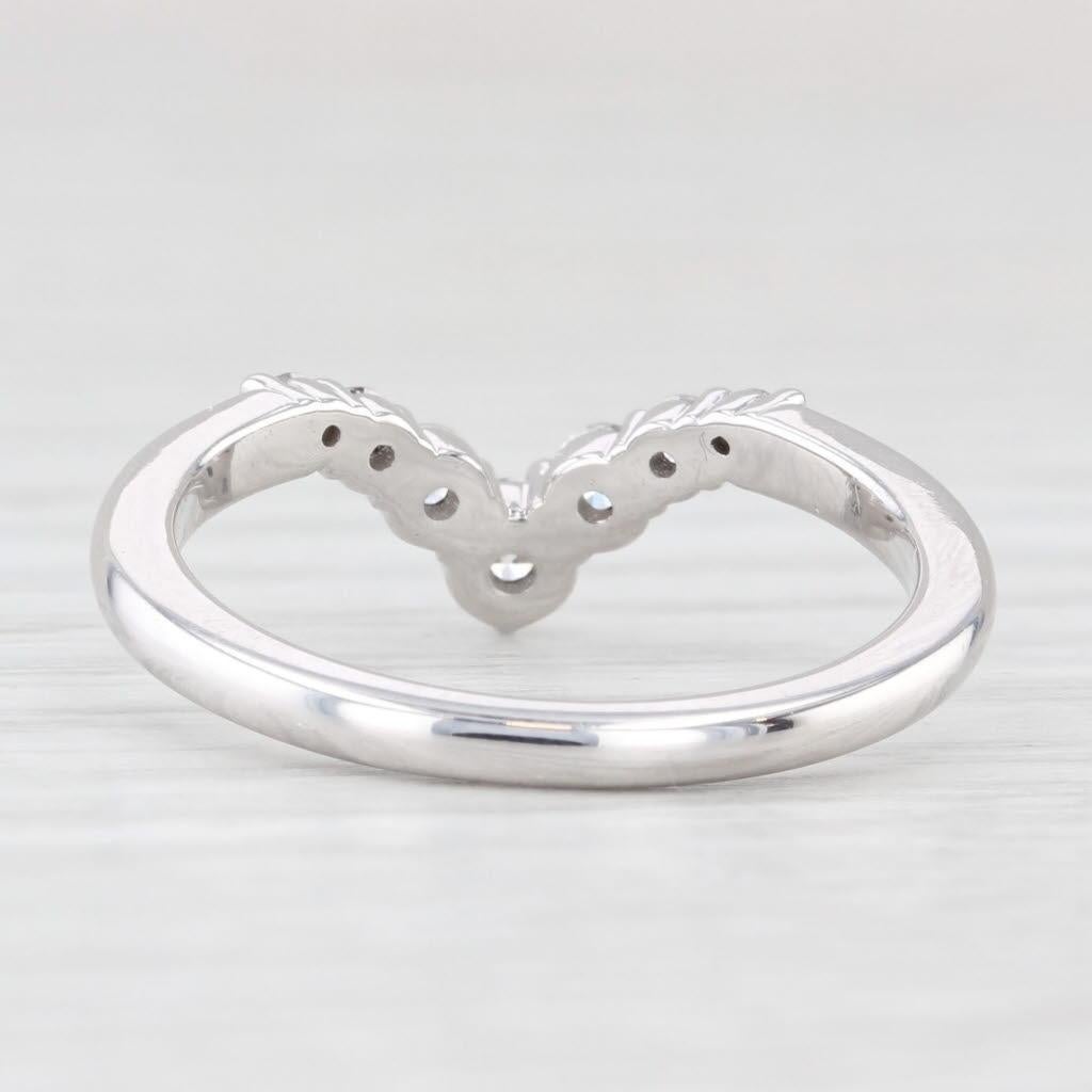 Taglio rotondo Anello a V sagomato con diamante da 0,30 ct. in oro 14k, misura 6,5, fascia nuziale di rinforzo in vendita