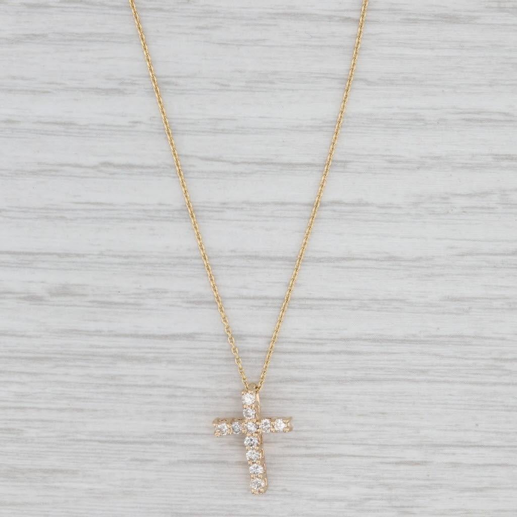 Collana con croce pedante di diamanti da 0,30 ct. in oro giallo 14 ct. con catena a cavo regolabile In condizioni buone in vendita a McLeansville, NC