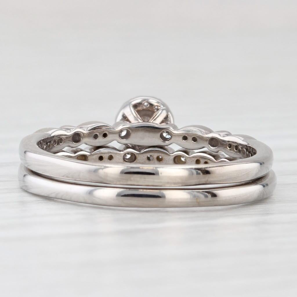 Taglio rotondo Anello di fidanzamento a forma di aureola con diamante da 0,30 ct. in vendita