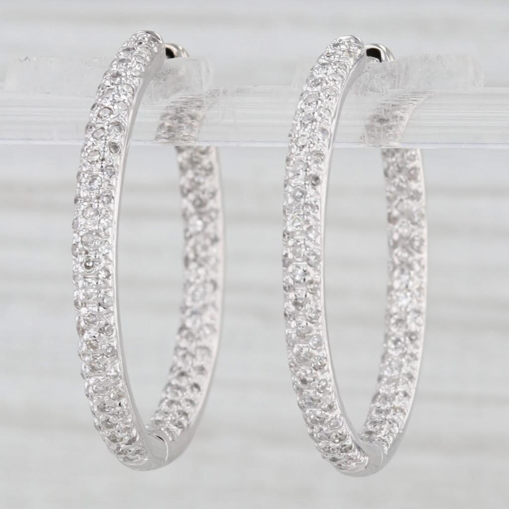 Taglio rotondo Orecchini a cerchio con diamante Inside Out da 0,30 ct. in oro bianco 14k con cerchi a cerniera in vendita