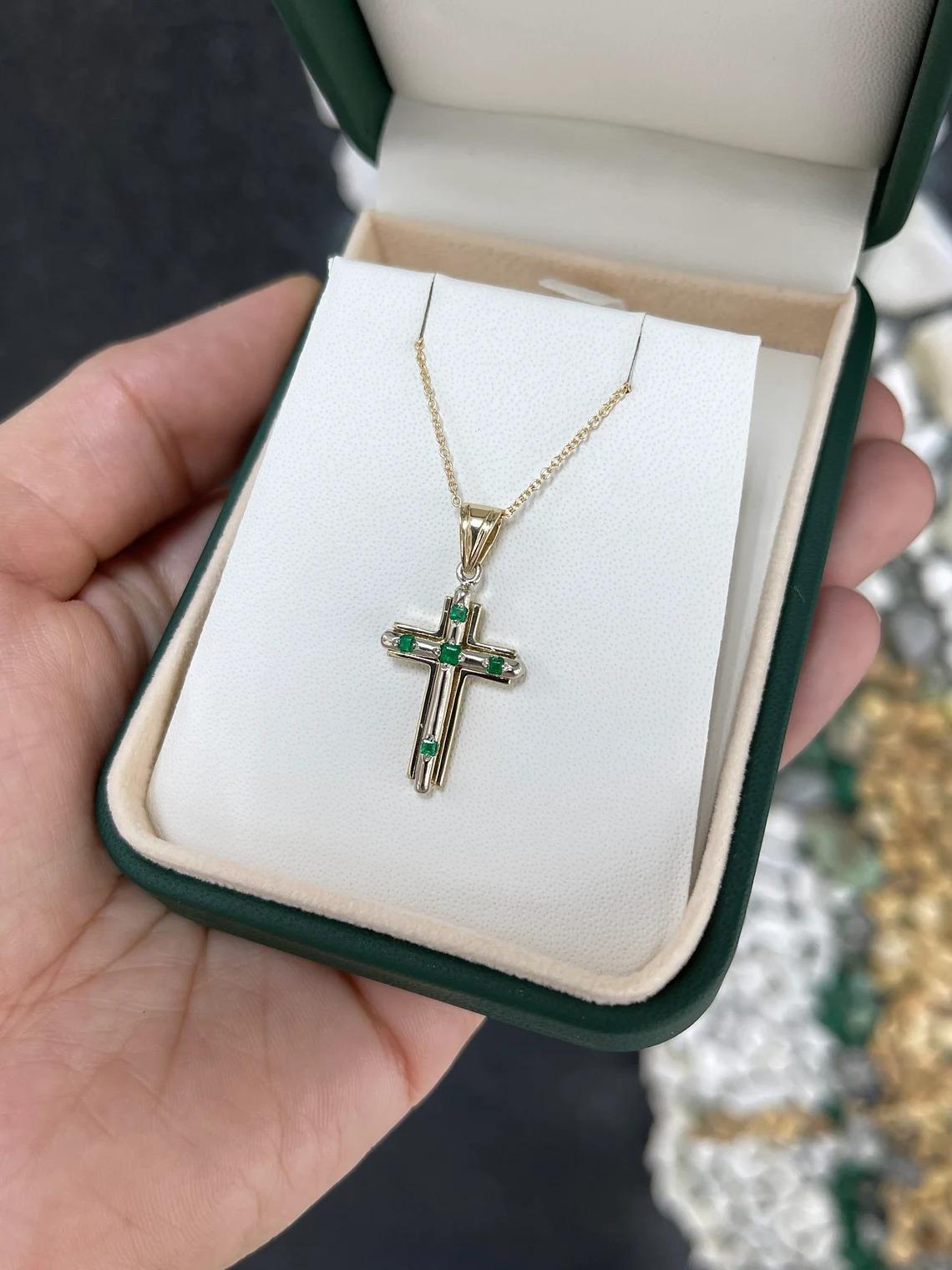 0.30tcw 14K Rich Green Colombian Emerald Princess Cut Gold Cross Pendant 585 In New Condition For Sale In Jupiter, FL