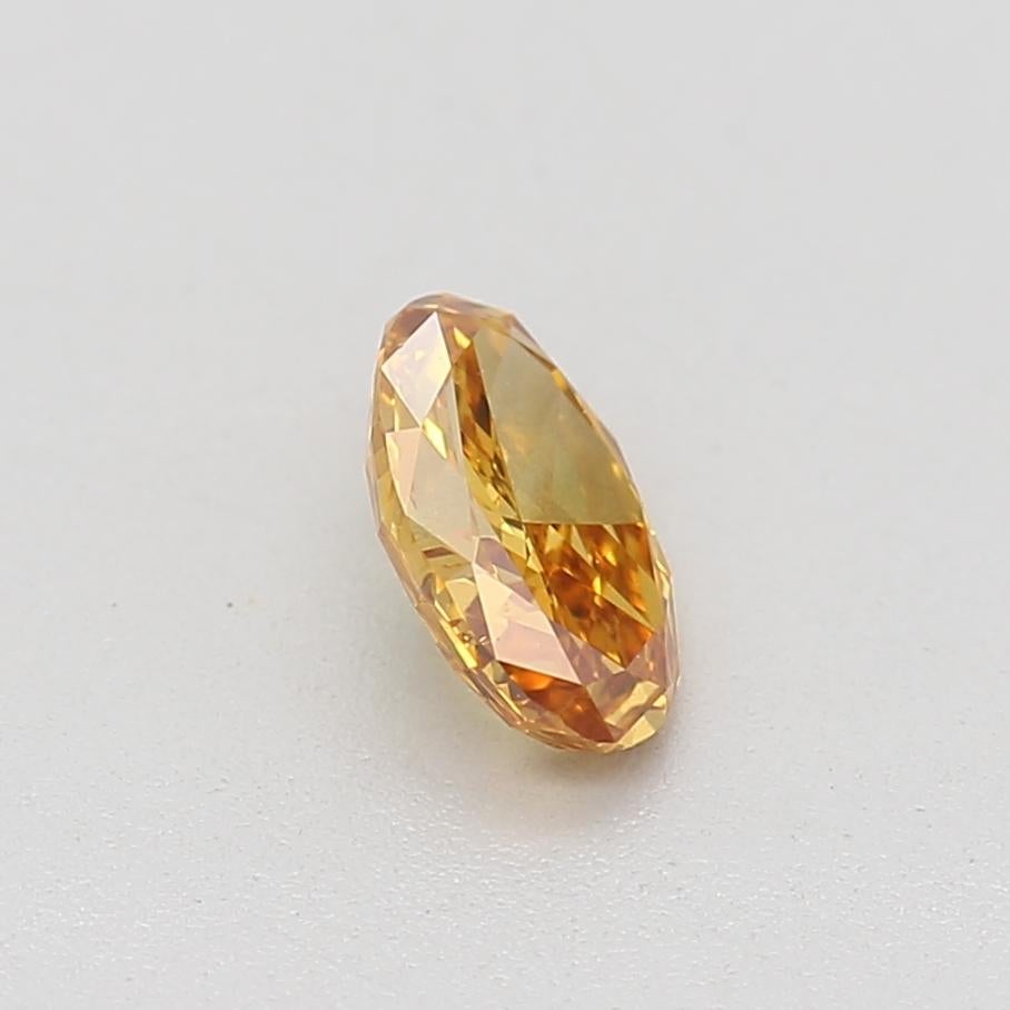 Diamant de taille ovale jaune foncé orange fantaisie de 0,31 carat, pureté SI2, certifié GIA Neuf - En vente à Kowloon, HK
