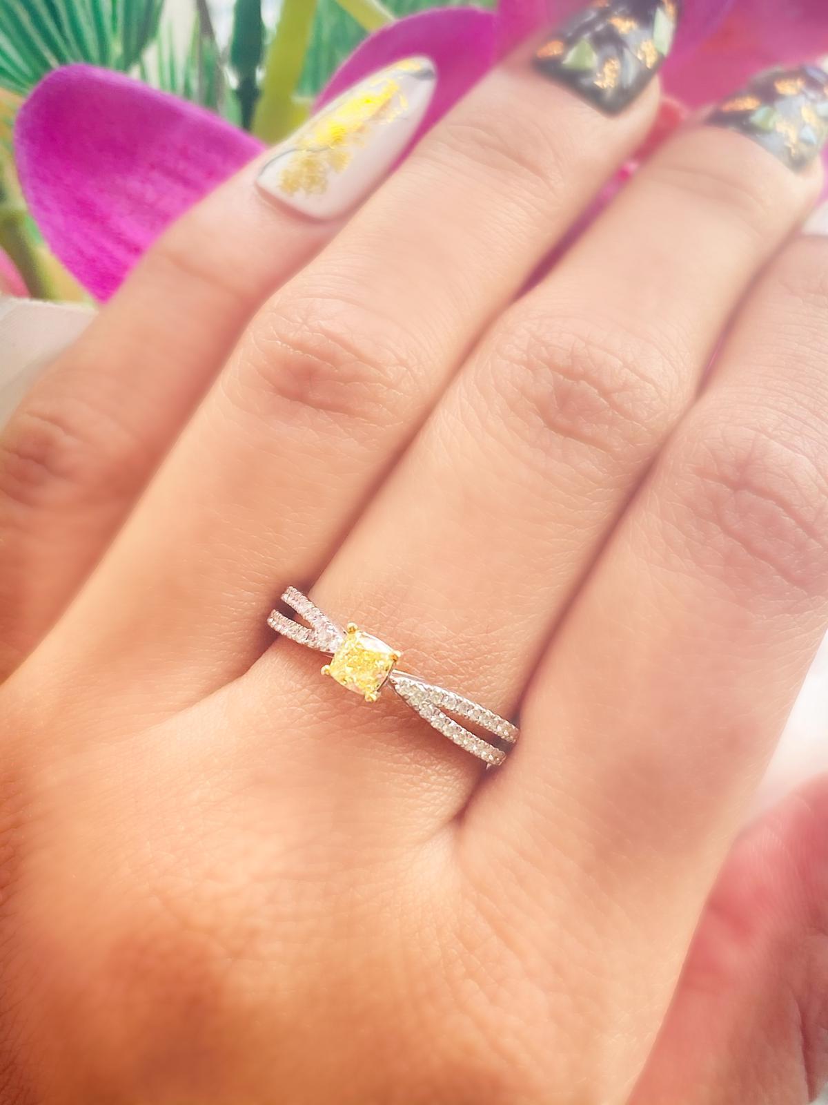 Femenino o masculino 0,31 Quilates Anillo de Diamantes Amarillo Fancy Claridad VS2 en venta