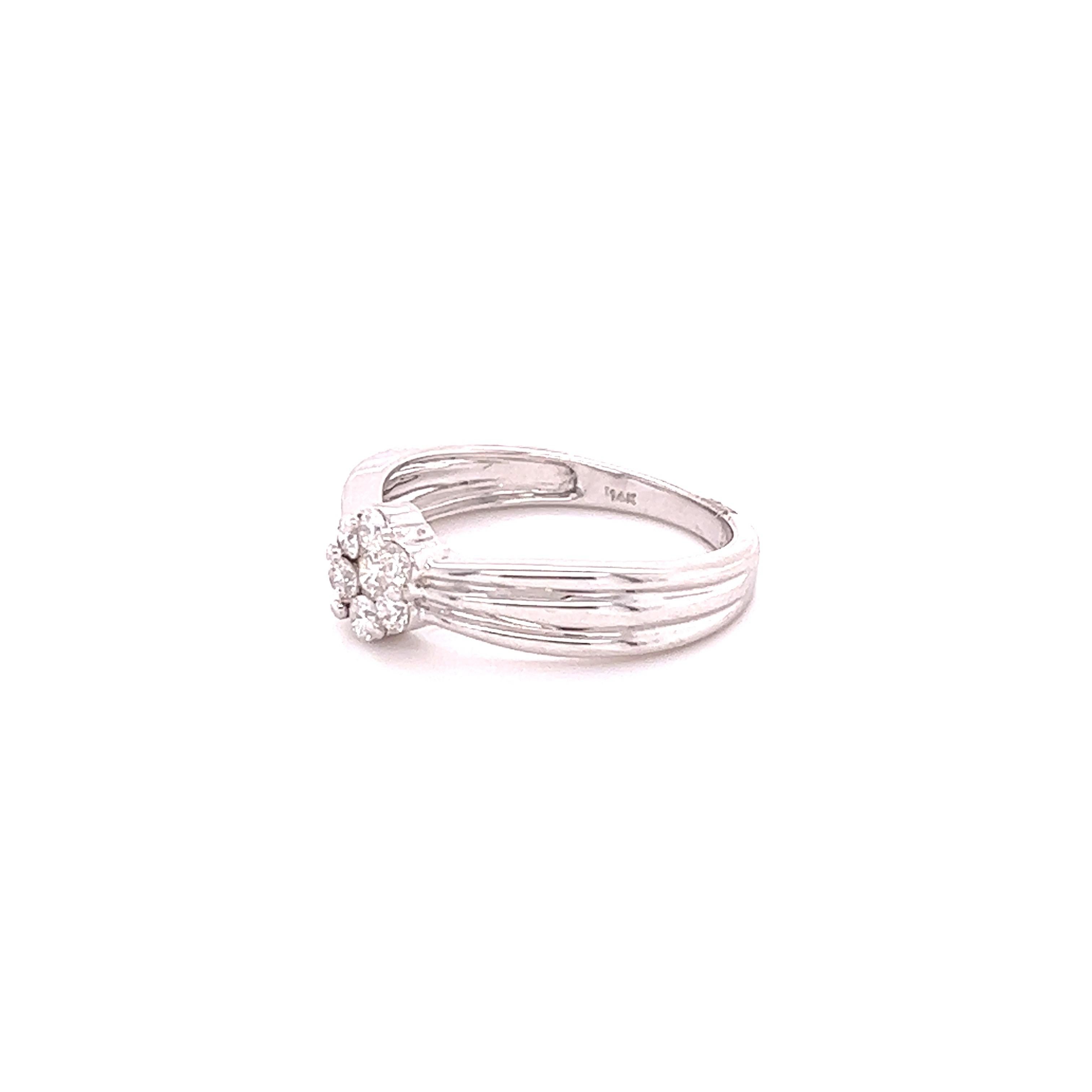 Contemporary 0.31 Carat Flower Diamond 14 Karat White Gold Ring For Sale