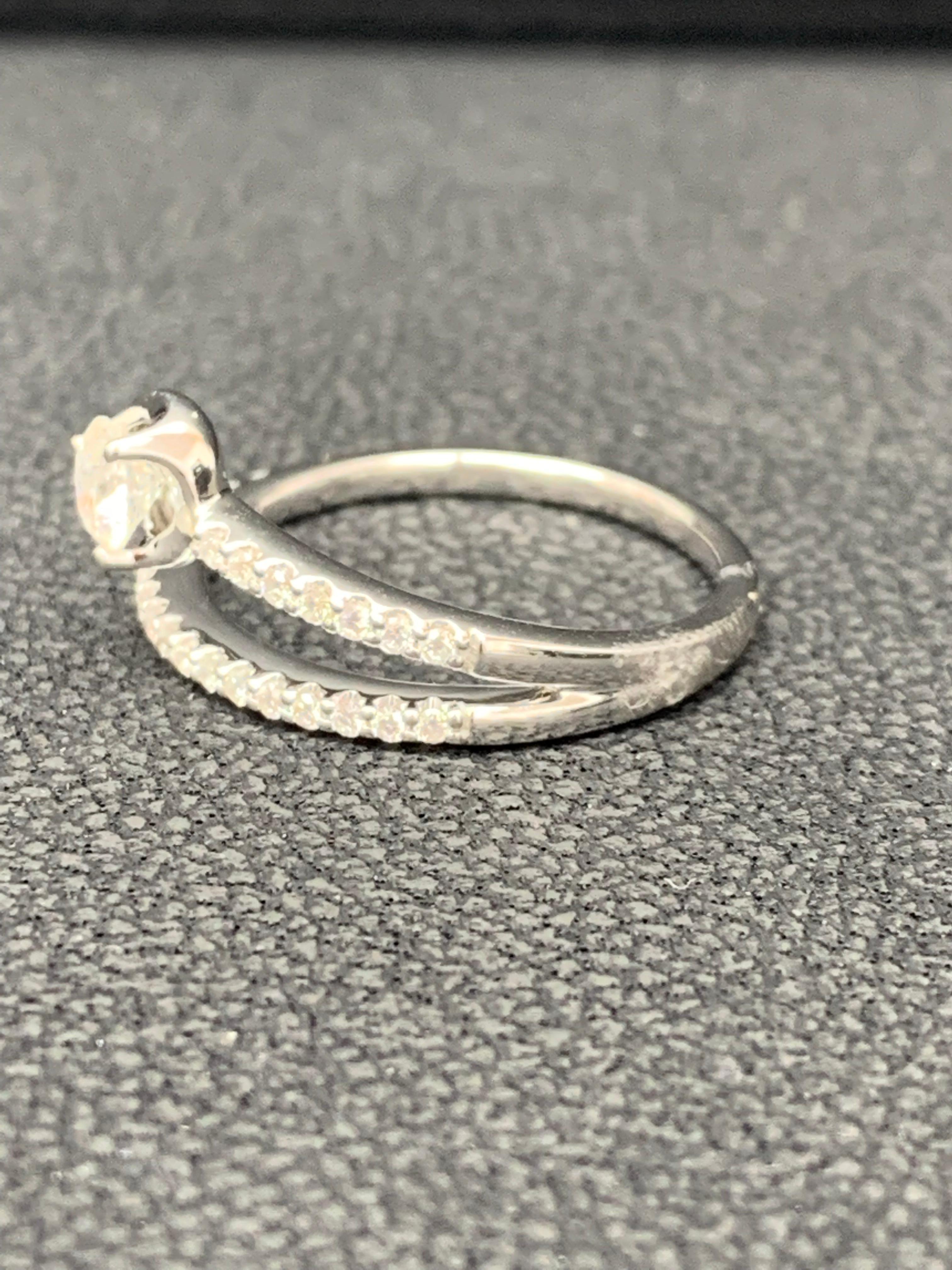 0.31 Carat of Diamond Ring in 18K White Gold For Sale 2
