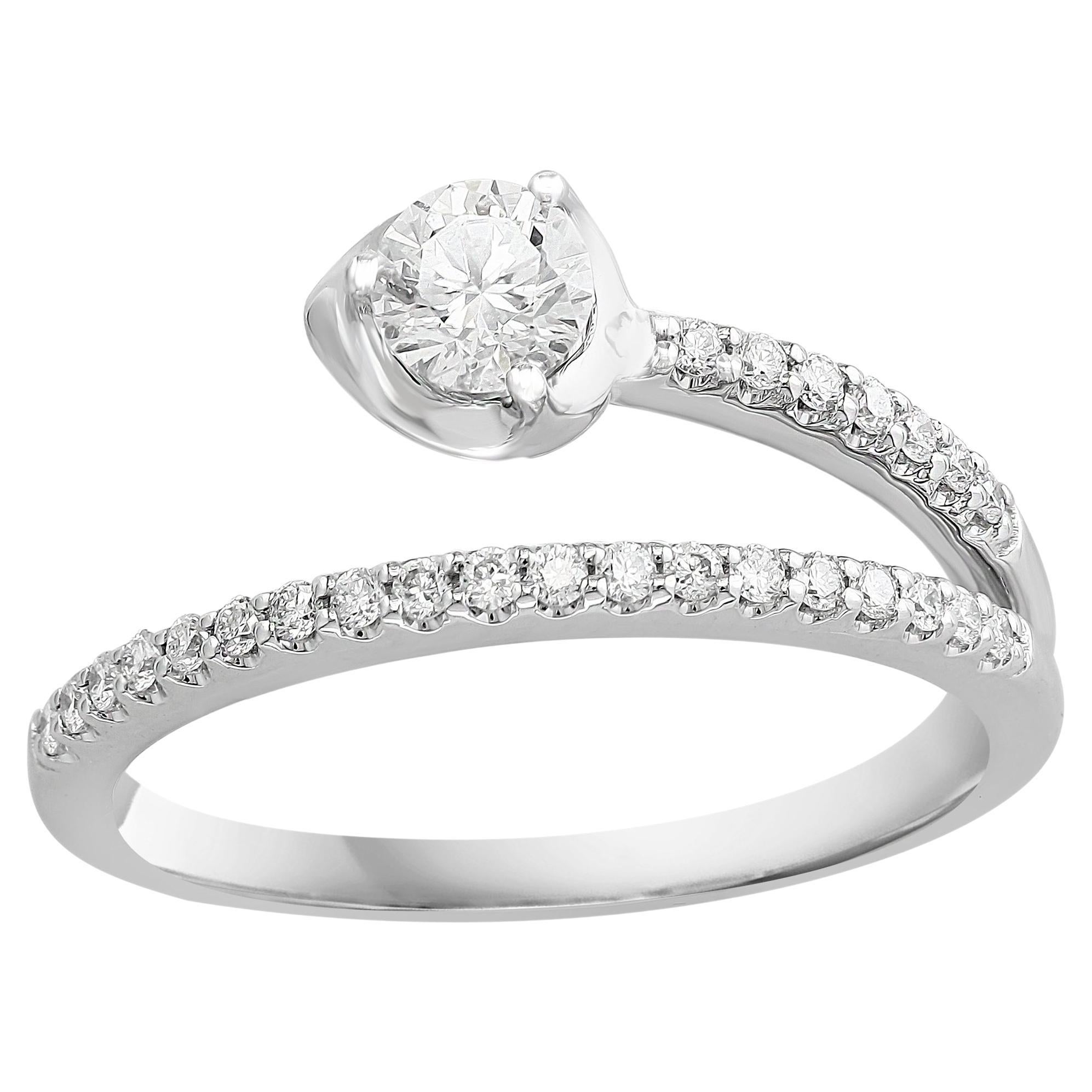 0.31 Carat of Diamond Ring in 18K White Gold For Sale