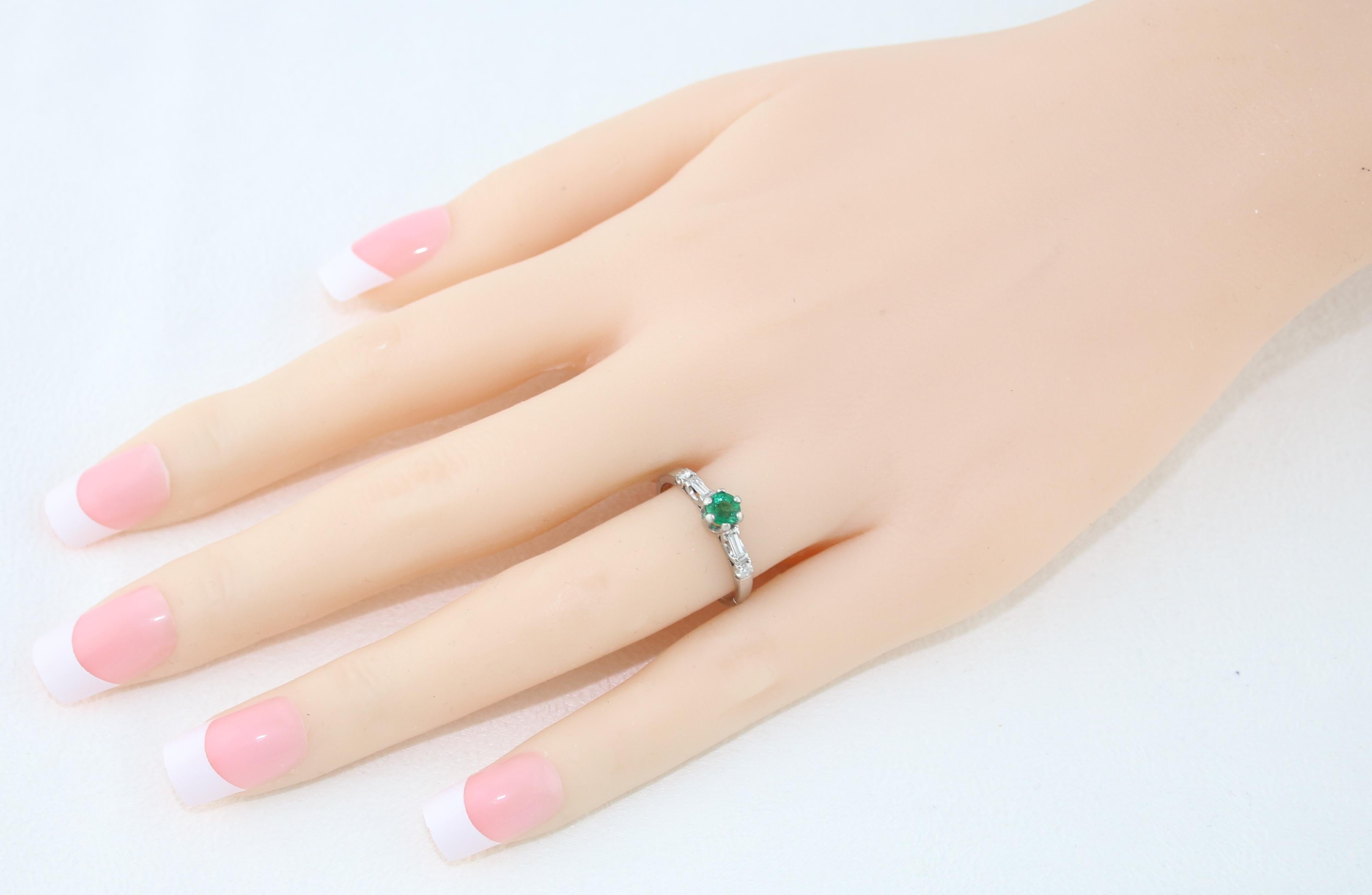 Round Cut 0.31 Carat Emerald Diamond Platinum Ring