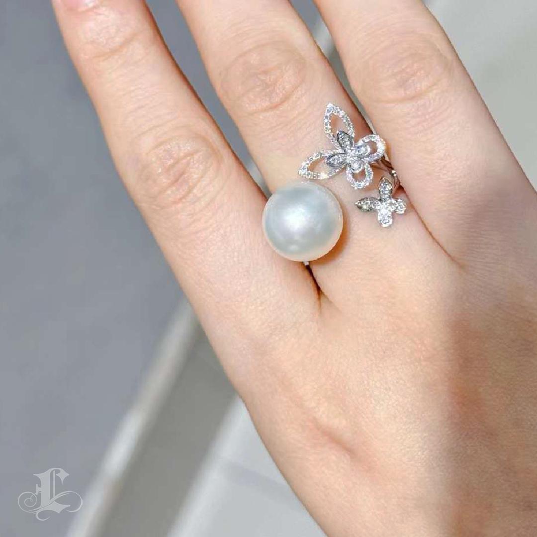 Uncut 【Vine Symphony】Celestial Butterfly Aurora South Sea Pearl & Diamond Ring For Sale