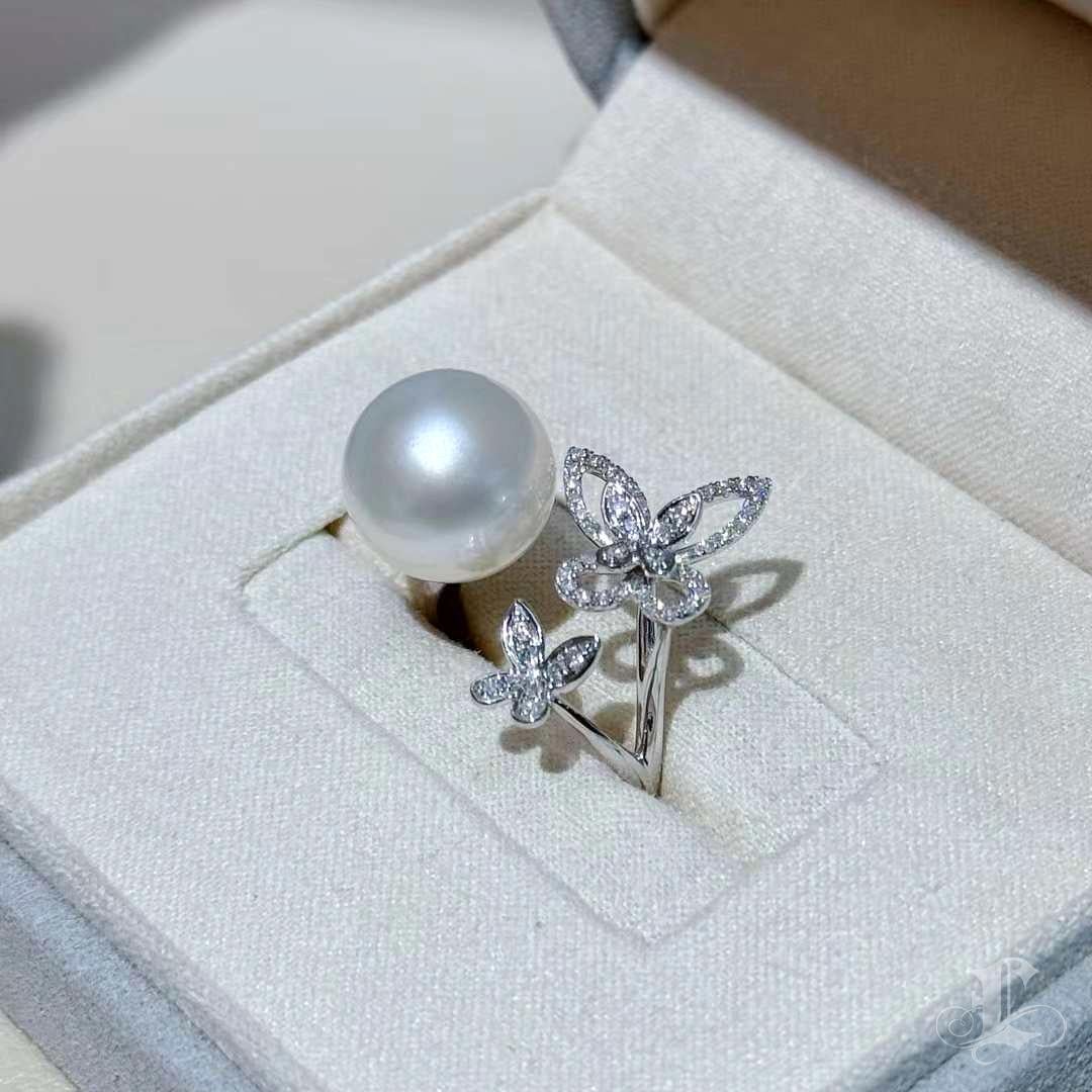 【Vine Symphony】Celestial Butterfly Aurora South Sea Pearl & Diamond Ring For Sale 1