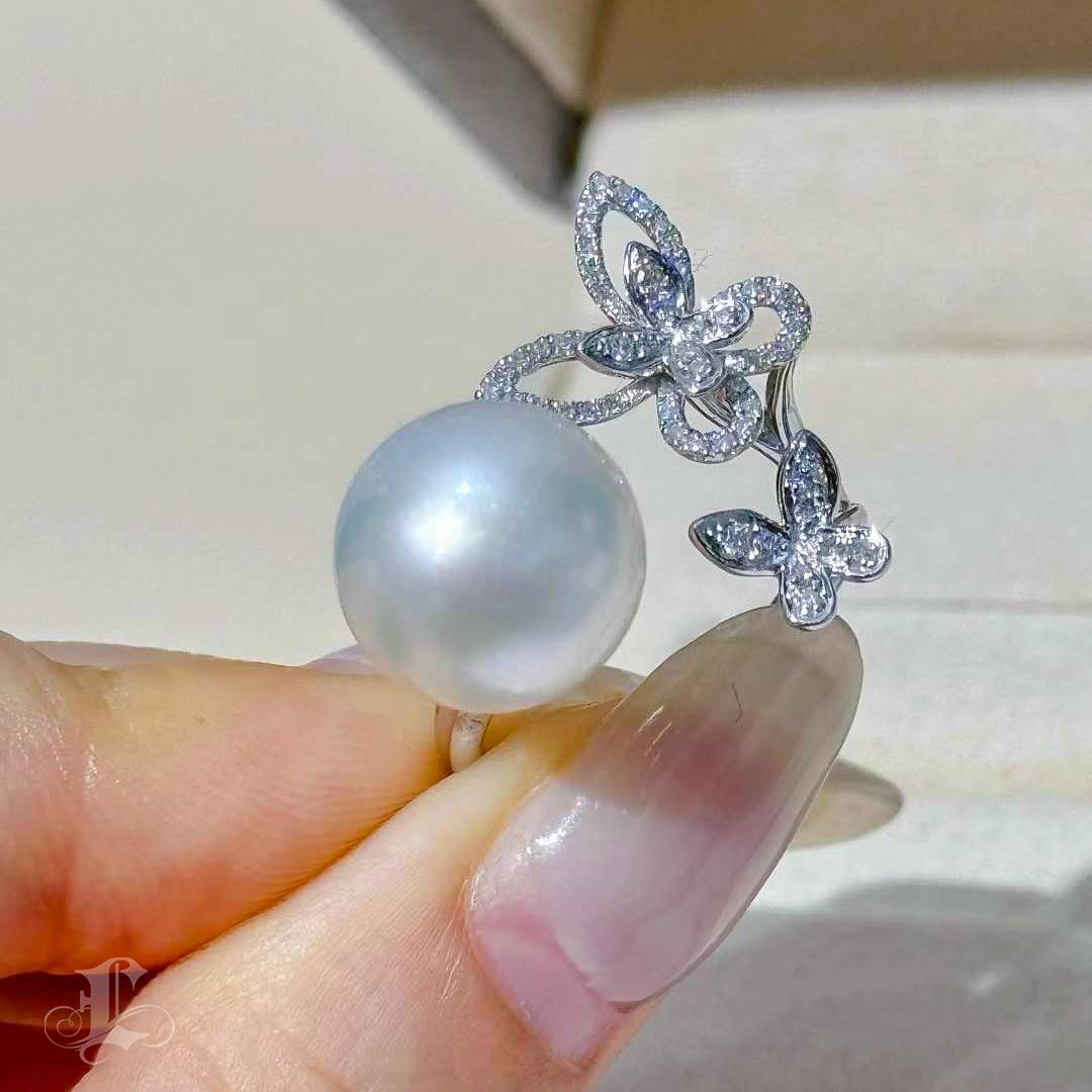【Vine Symphony】Celestial Butterfly Aurora South Sea Pearl & Diamond Ring For Sale 2