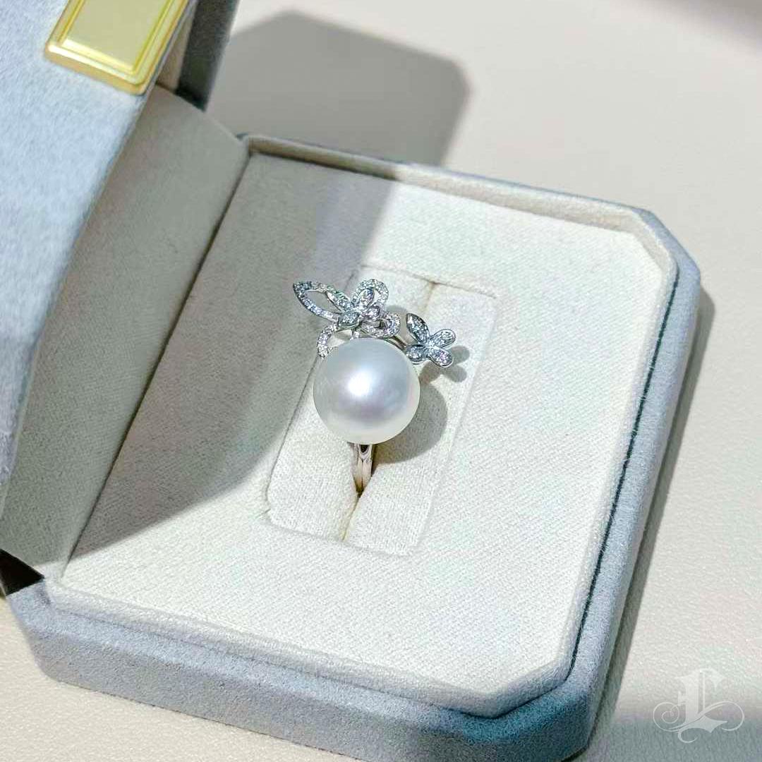 【Vine Symphony】Celestial Butterfly Aurora South Sea Pearl & Diamond Ring For Sale 3