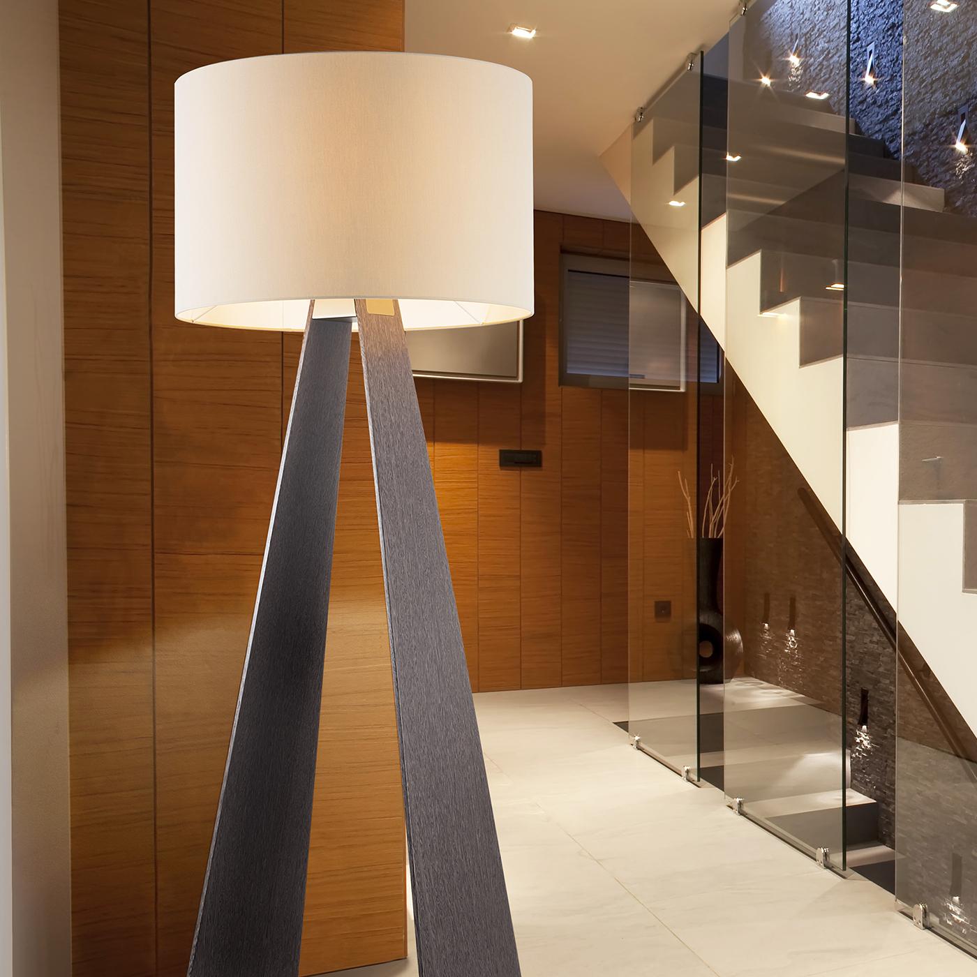 An astounding example of dynamic lighting design, this superbly stylish floor lamp is crafted in a choice of white lacquered oak, precomposed natural oak or precomposed natural teak, forming an A-frame as the main structure. Complimenting the clean