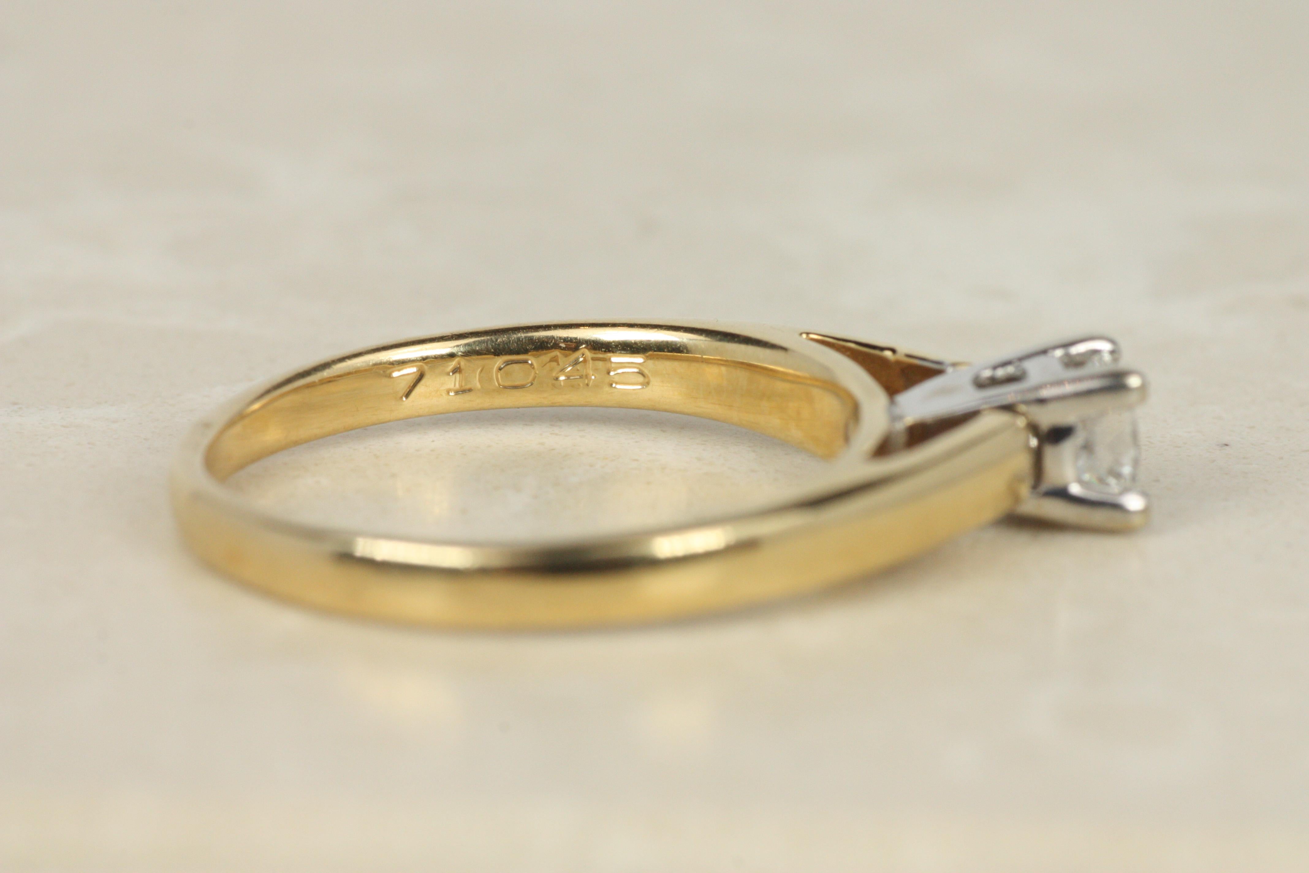Anello di fidanzamento solitario con diamante taglio principessa da 0,31 carati in oro giallo 14K in vendita 2