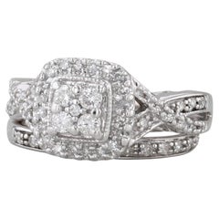 Anello di fidanzamento a forma di aureola con diamante da 0,31 ct.