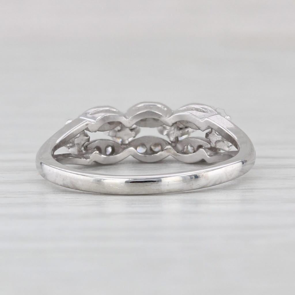 Taglio rotondo Anello con diamante da 0,31ctw in oro bianco 18k misura 6,25 Fascia nuziale impilabile in vendita