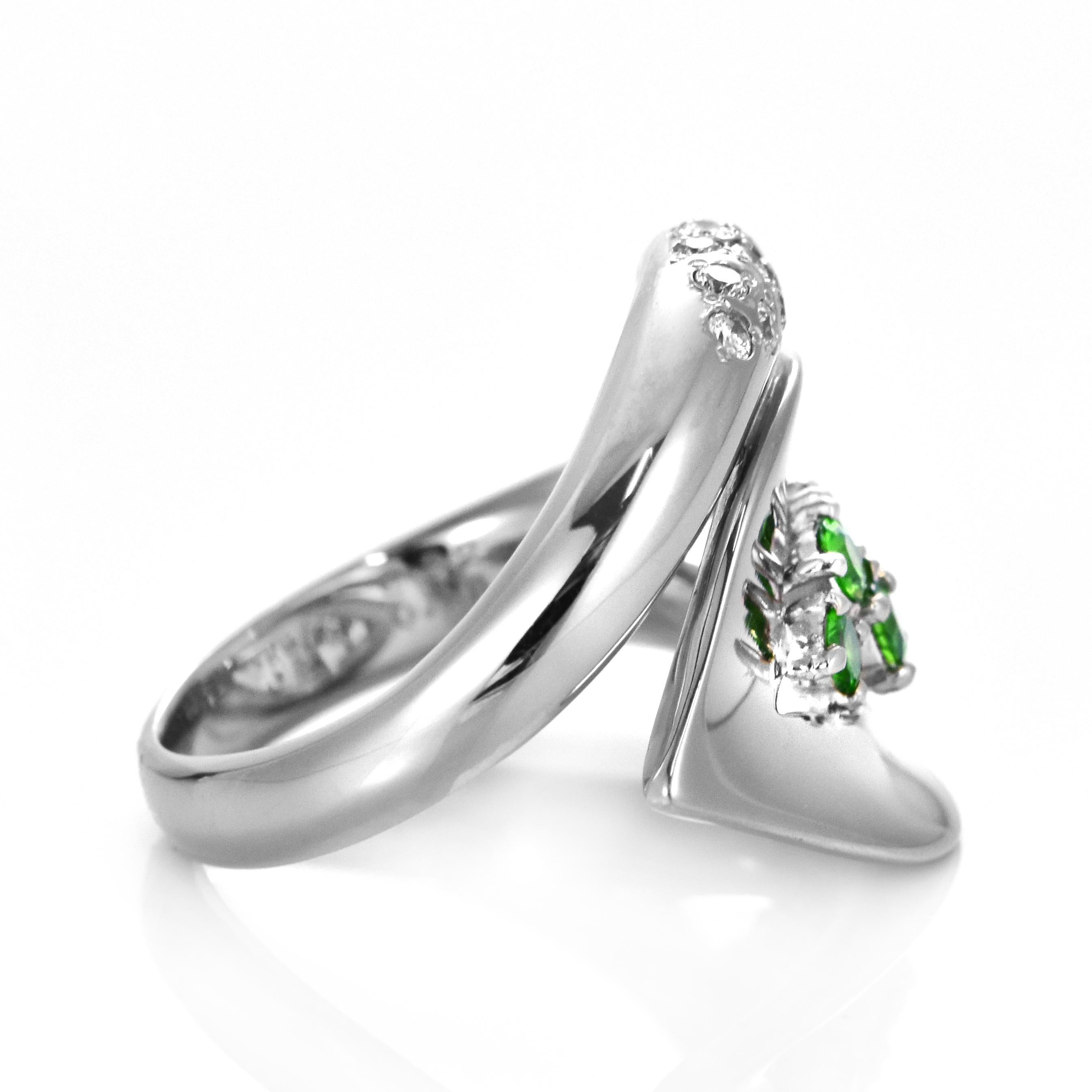 0,32 Karat Demantoid Granat und Diamant-Cluster-Ring aus 18 Karat Weißgold im Angebot 5