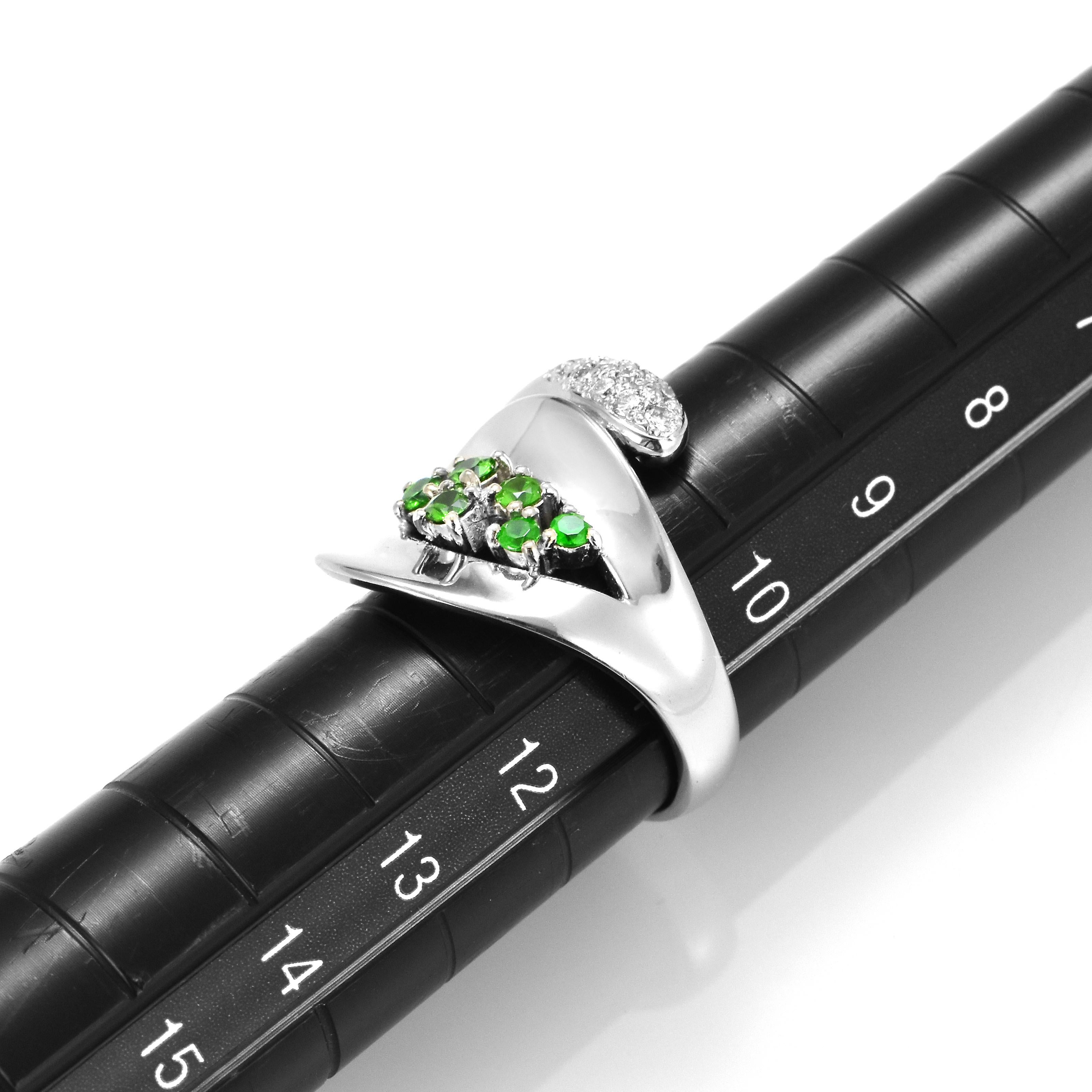 0,32 Karat Demantoid Granat und Diamant-Cluster-Ring aus 18 Karat Weißgold im Angebot 3