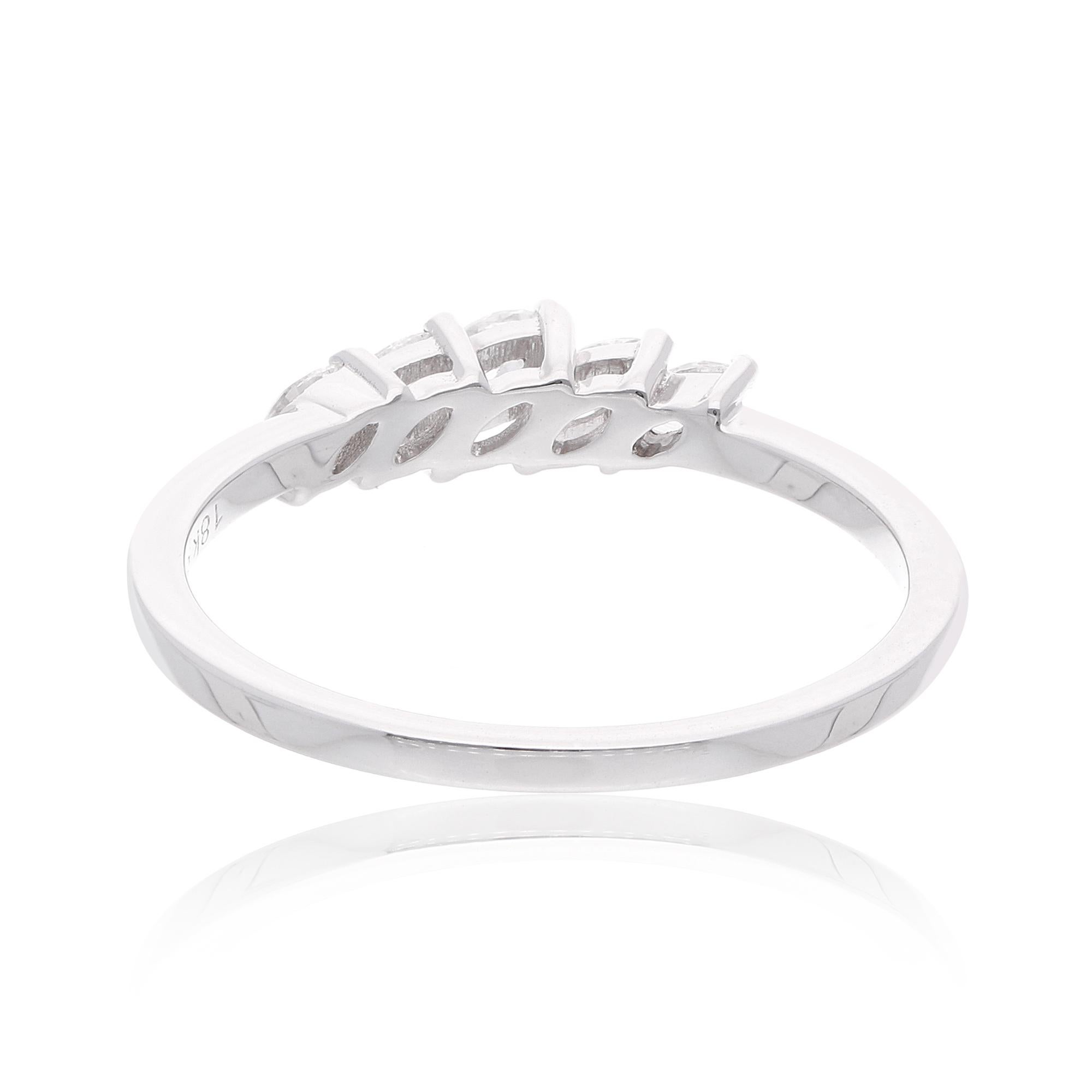 Moderne Bague jonc en or blanc 18 carats avec diamant marquise de 0,32 carat de pureté en vente